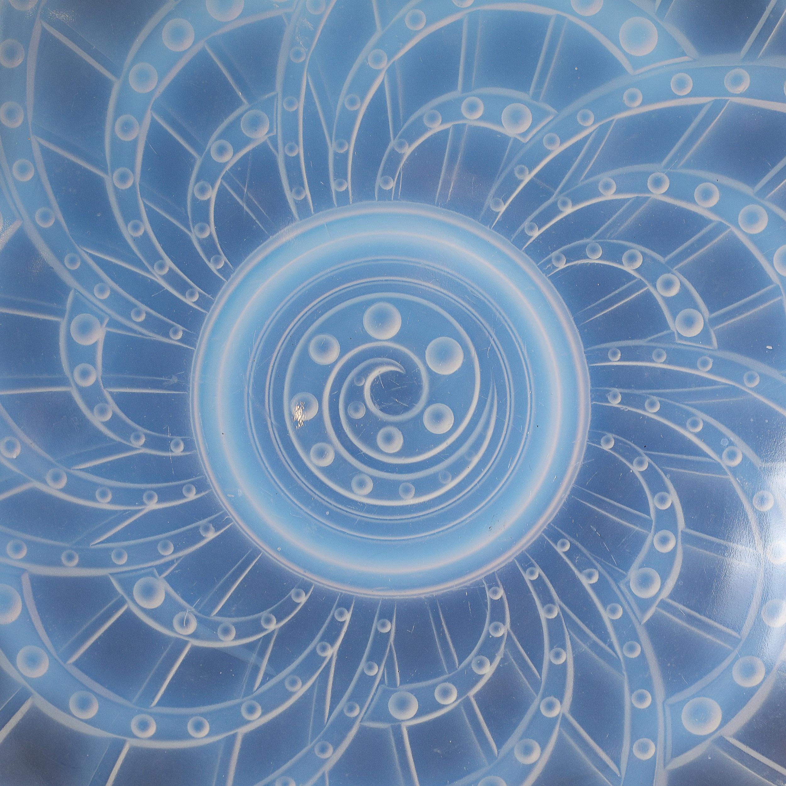 Art Deco Opalescent Molded and Frosted Glass Centerpiece Bowl Signed J. Landier For Sale 4