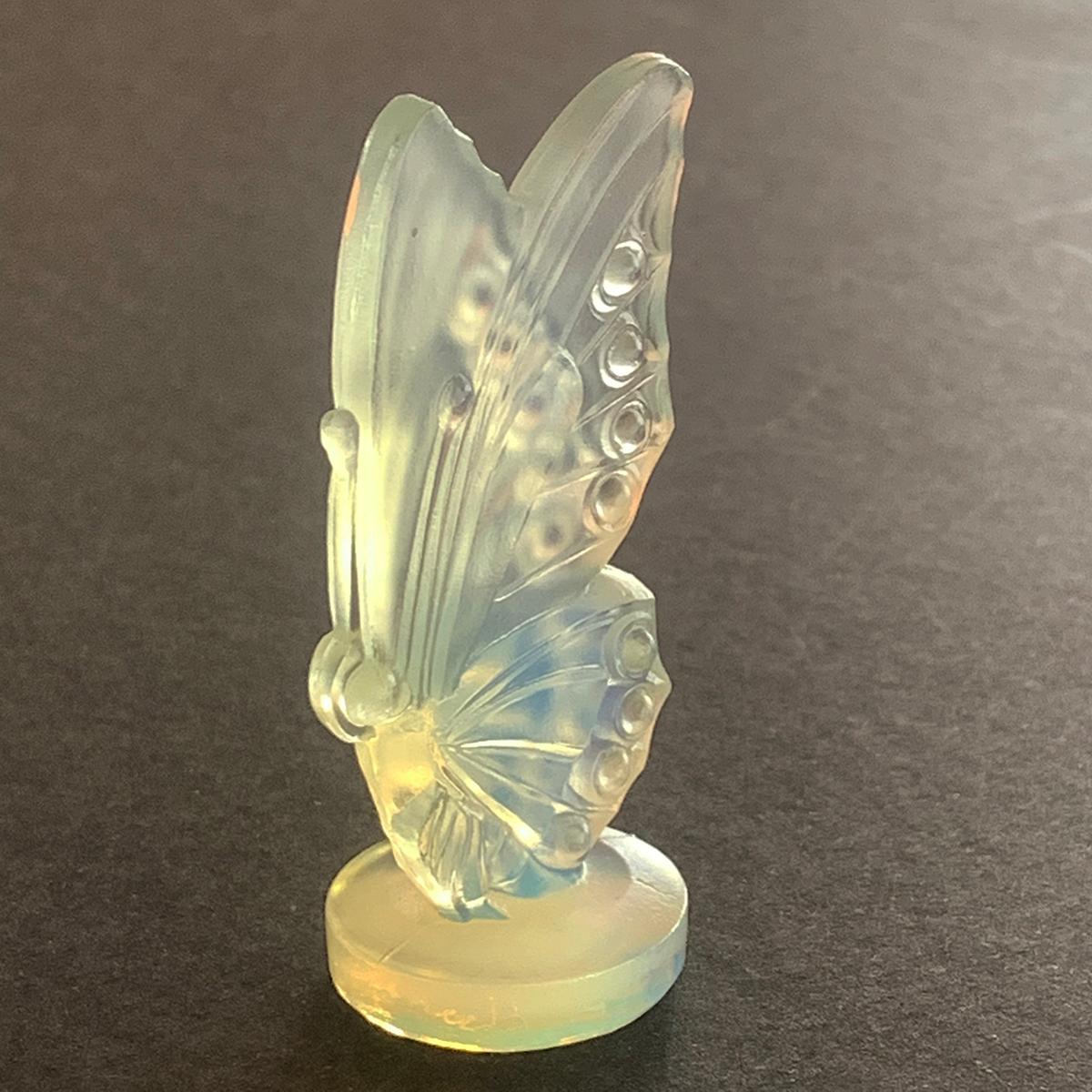 Art Deco Sabino opalescent butterfly wings closed. Concentrated opalescence and very fine detail. This lovely small example is a collectors dream as it is perfect and also has 3 Hallmarks. Along the lower, rear edge of the statuette “SABINO FRANCE”