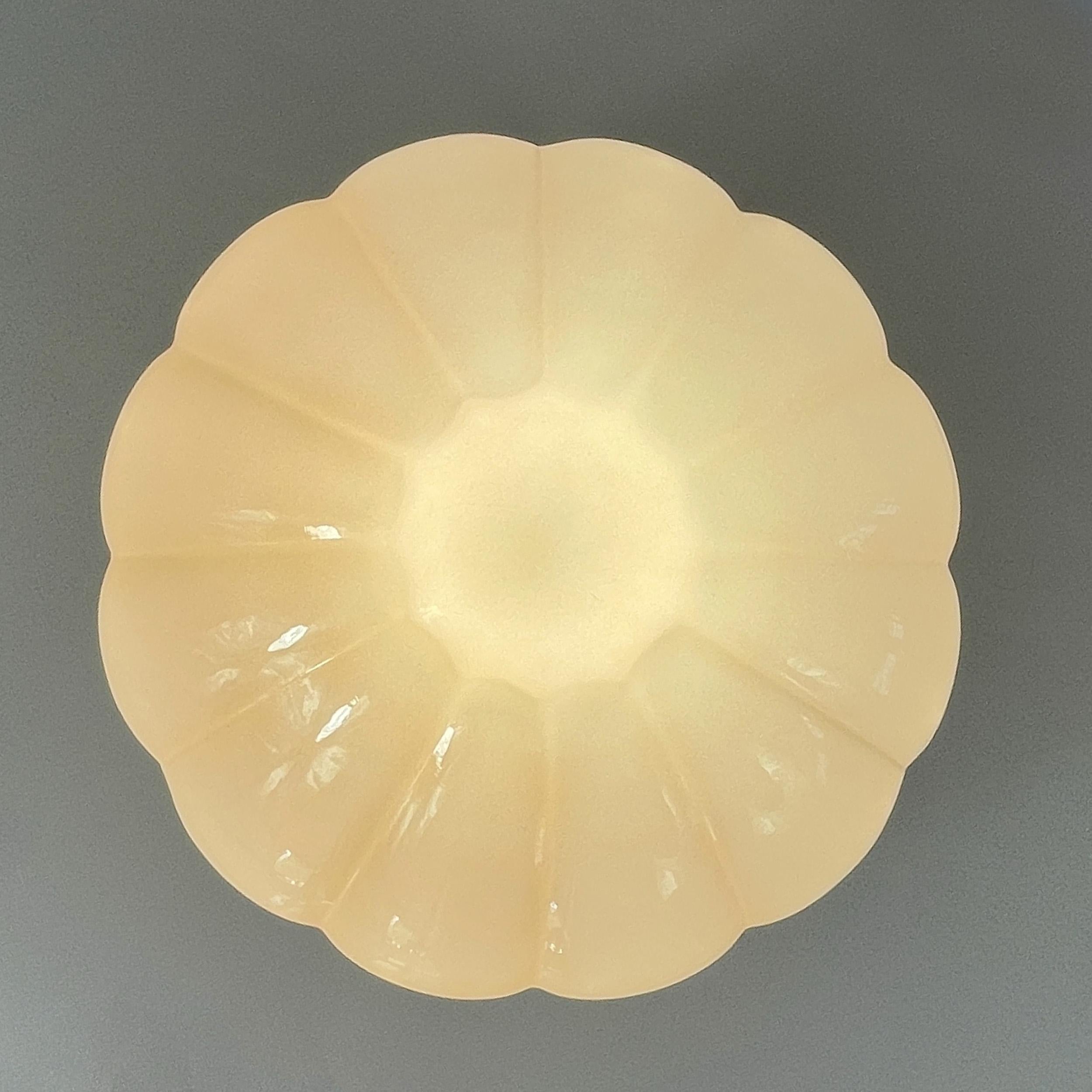 Monture encastrée Art déco en opaline et laiton bruni, Allemagne, années 1920 à 1930 en vente 3