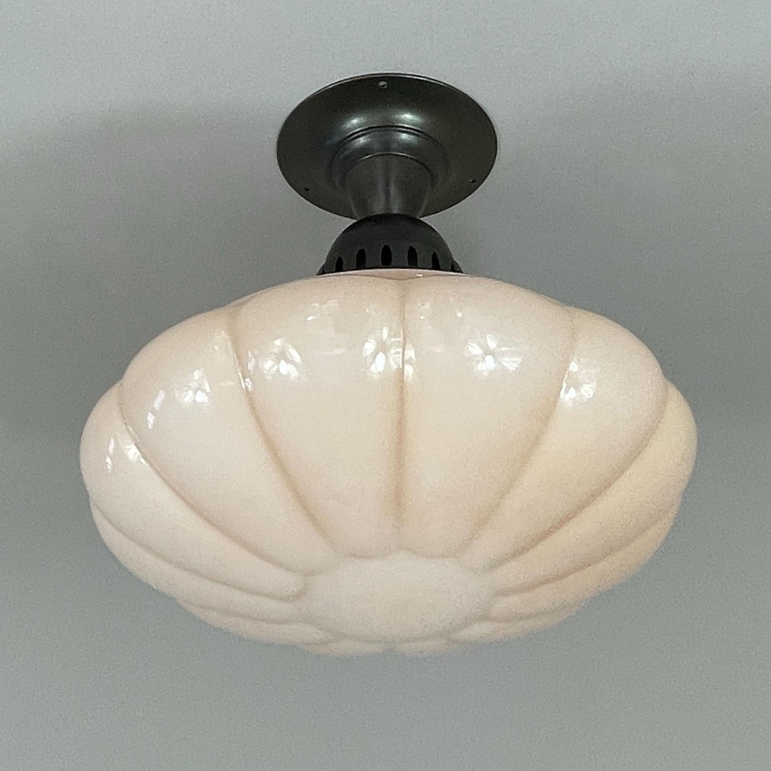 Monture encastrée Art déco en opaline et laiton bruni, Allemagne, années 1920 à 1930 en vente 5