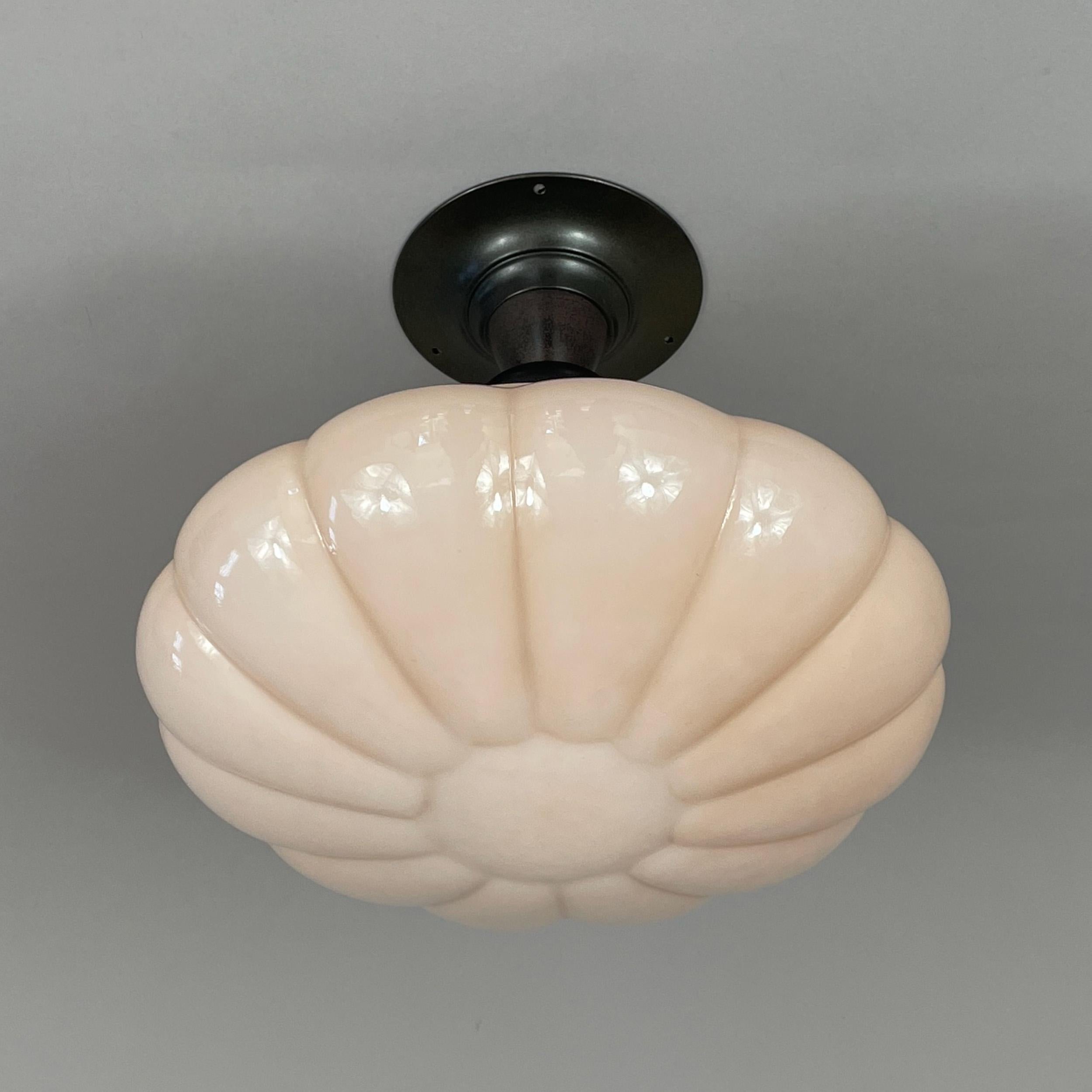 Monture encastrée Art déco en opaline et laiton bruni, Allemagne, années 1920 à 1930 en vente 8