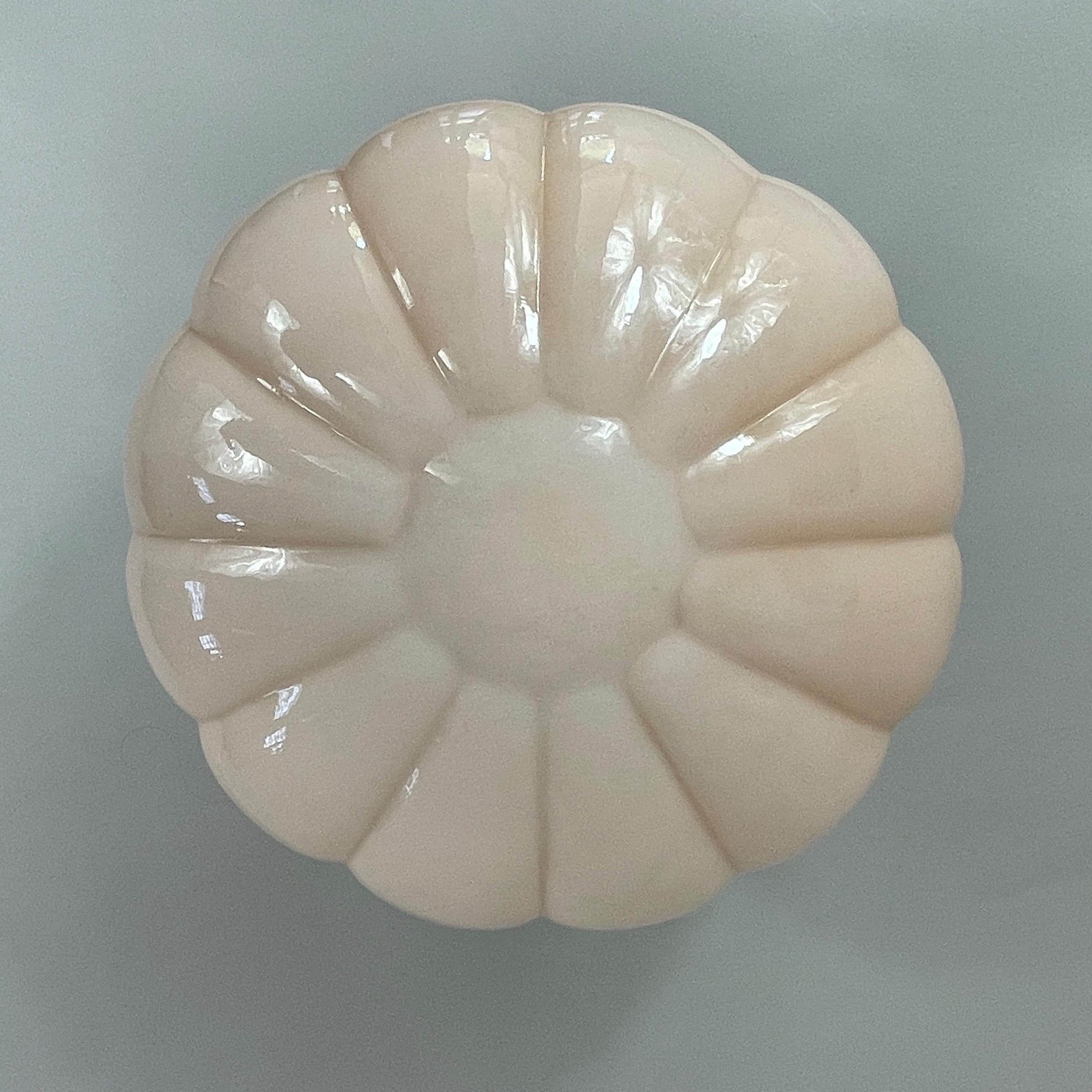 Monture encastrée Art déco en opaline et laiton bruni, Allemagne, années 1920 à 1930 en vente 2