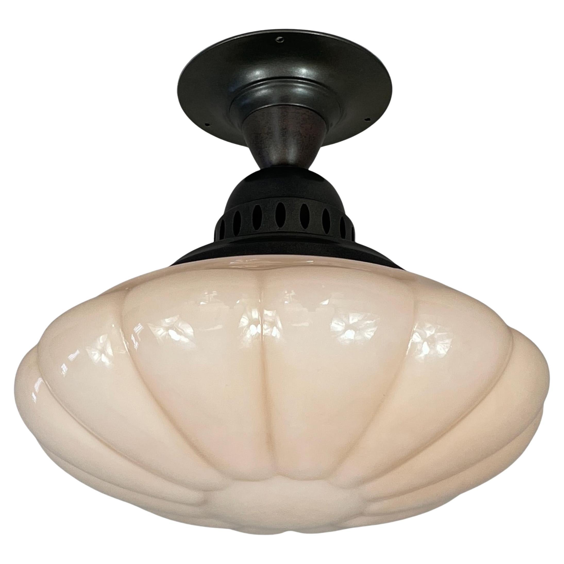 Monture encastrée Art déco en opaline et laiton bruni, Allemagne, années 1920 à 1930 en vente