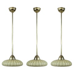 Art-Déco-Pendelleuchte aus Opalglas und Messing, Schweden, 1940er Jahre, 4 Stück verfügbar