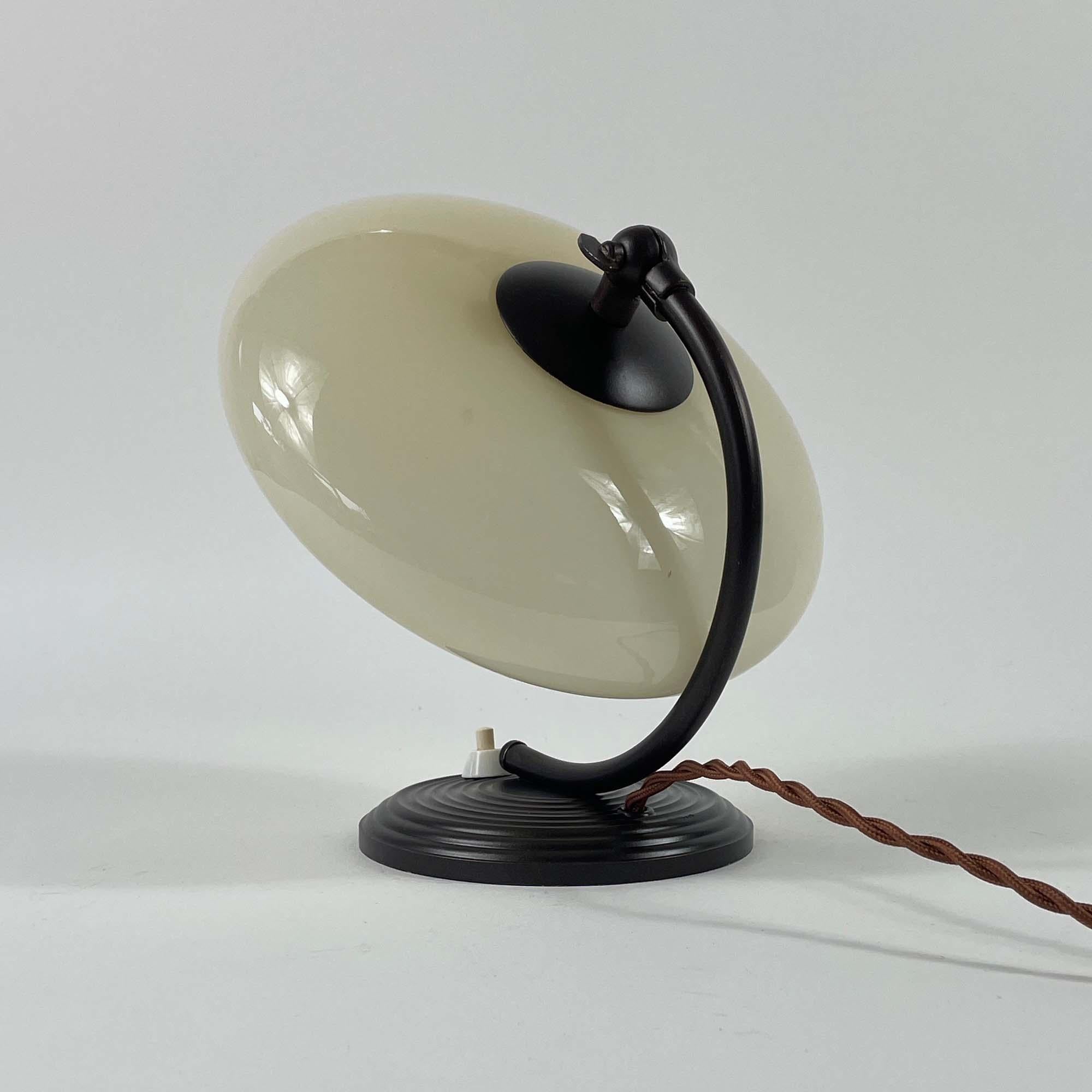 Art Deco Opaline Glass & Bronzed Table Lamp, Germany 1930s In Good Condition For Sale In NUEMBRECHT, NRW
