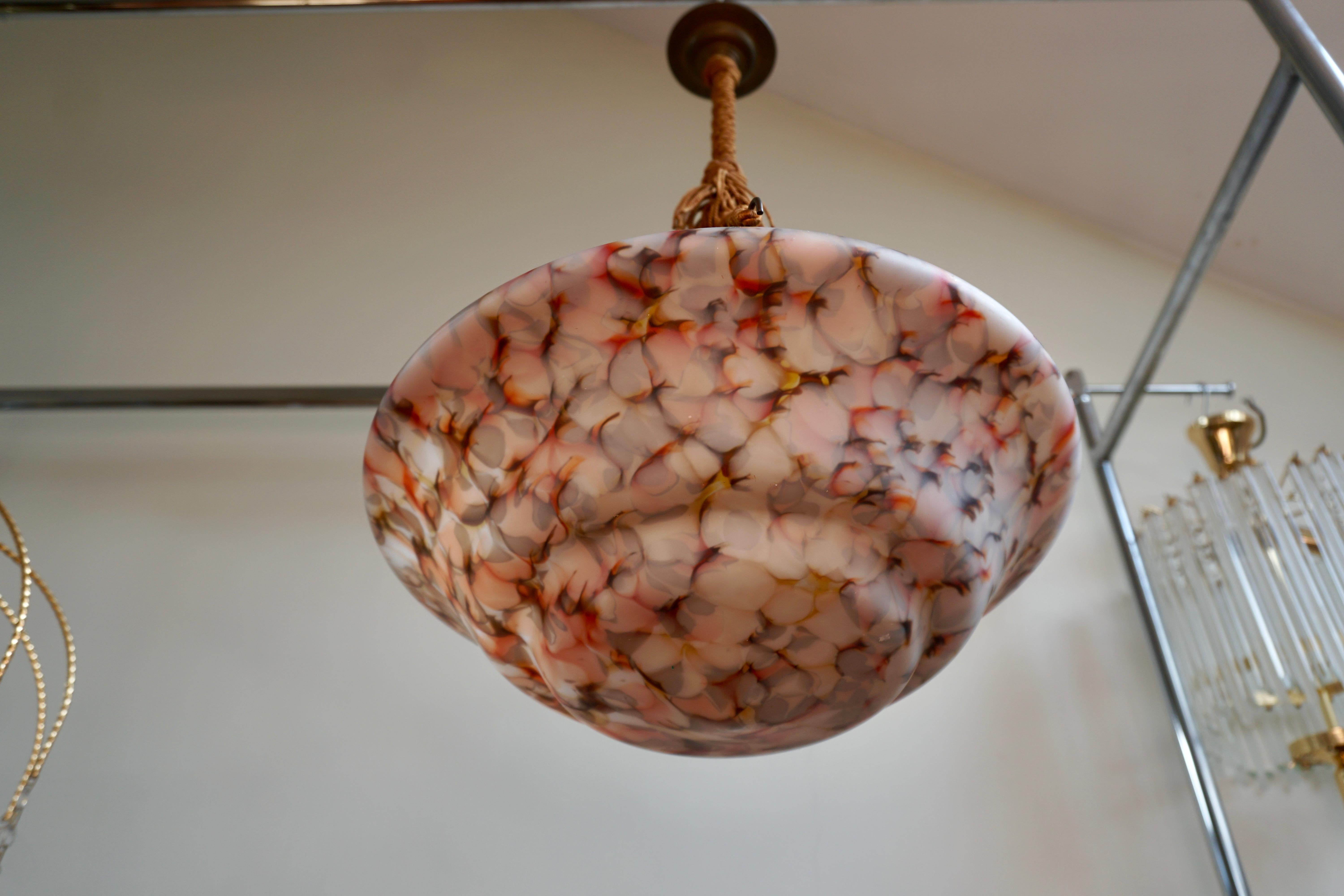 Kronleuchter aus Opalglas im Art-déco-Stil im Angebot 3