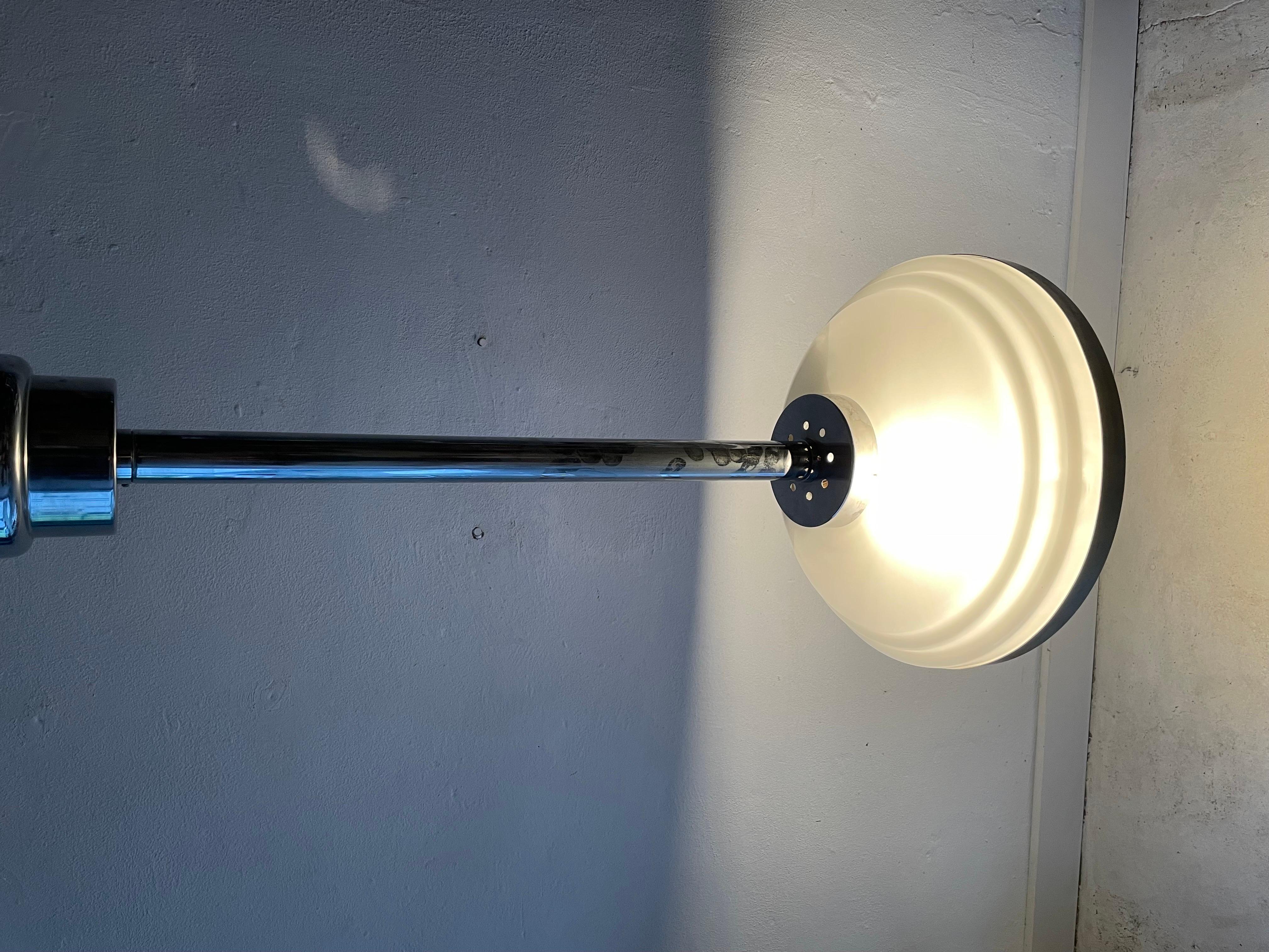 Lampada da soffitto Art Deco in vetro opalino e cromo, anni '40, Italia in vendita 12