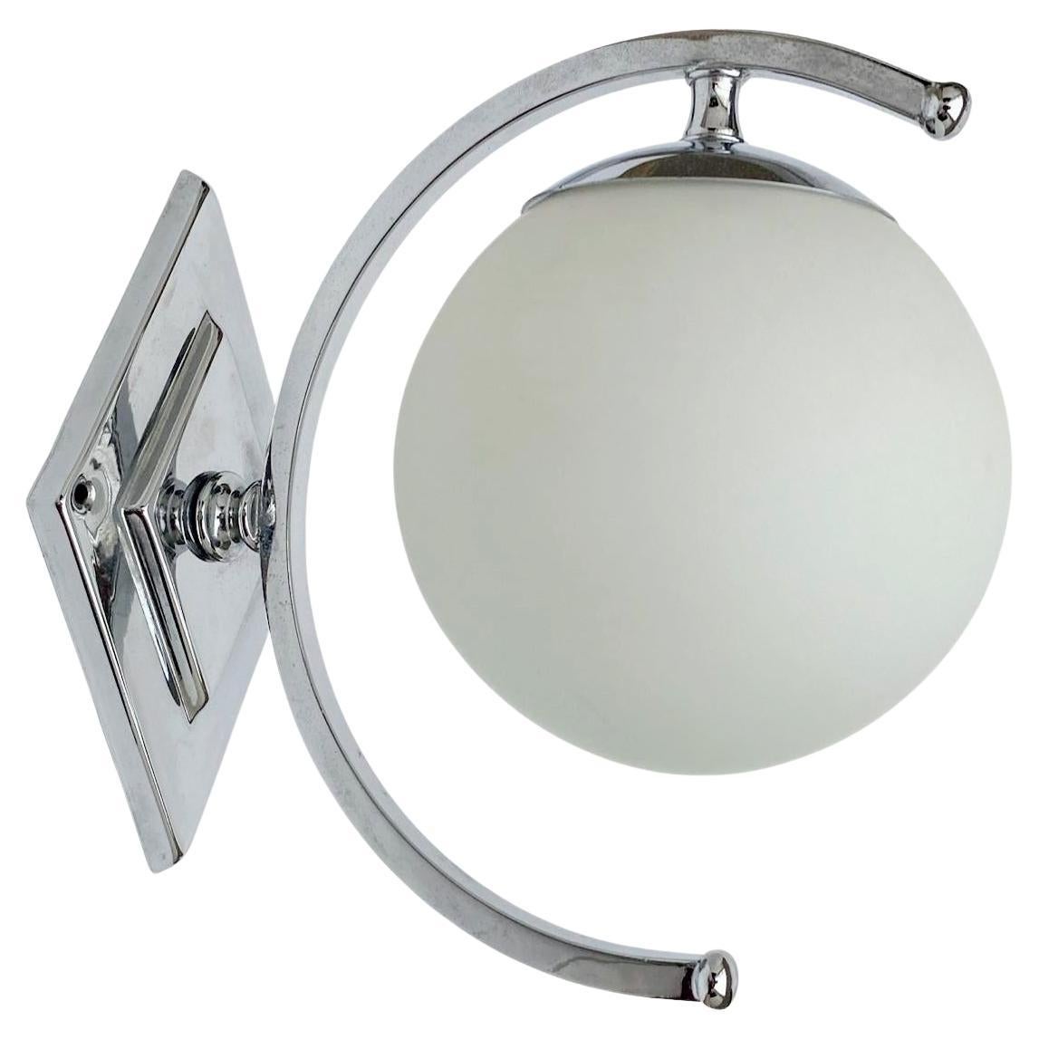 Metallo Coppia di lampade da parete in vetro opalino e cromo Art Deco, lampade a muro, c1980 in vendita