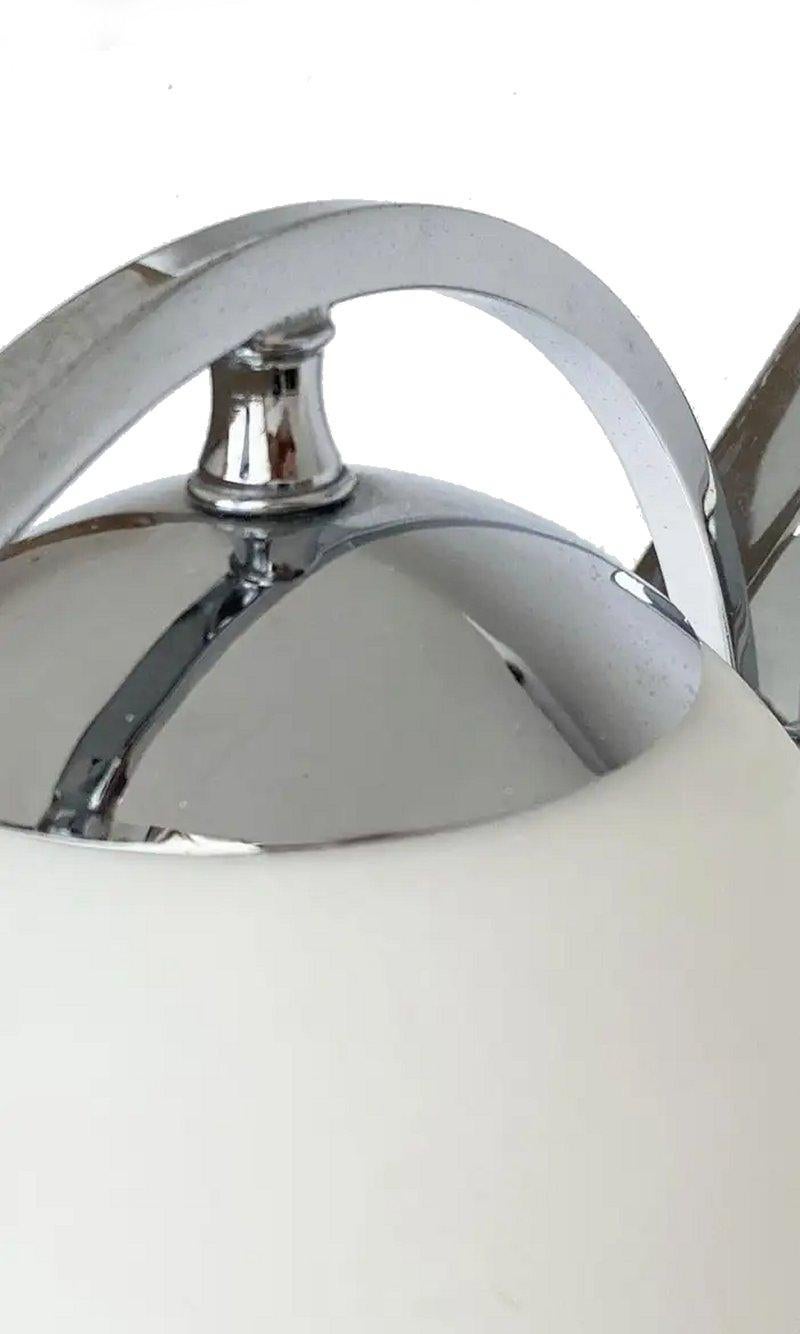 XX secolo Coppia di lampade da parete in vetro opalino e cromo Art Deco, lampade a muro, c1980 in vendita