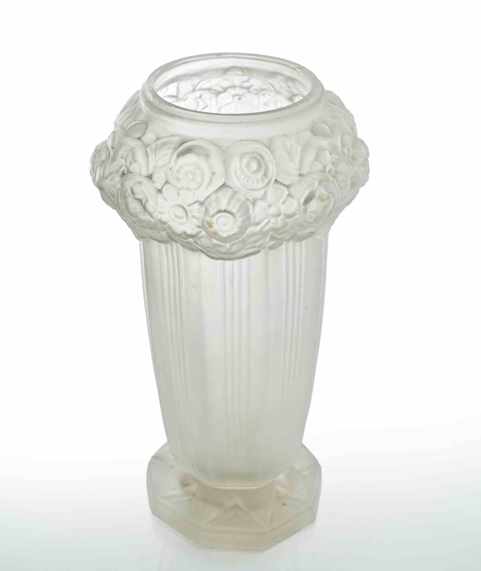 Art Deco Opaline Glass Vase realized in France in 1930s.

Very good condition.