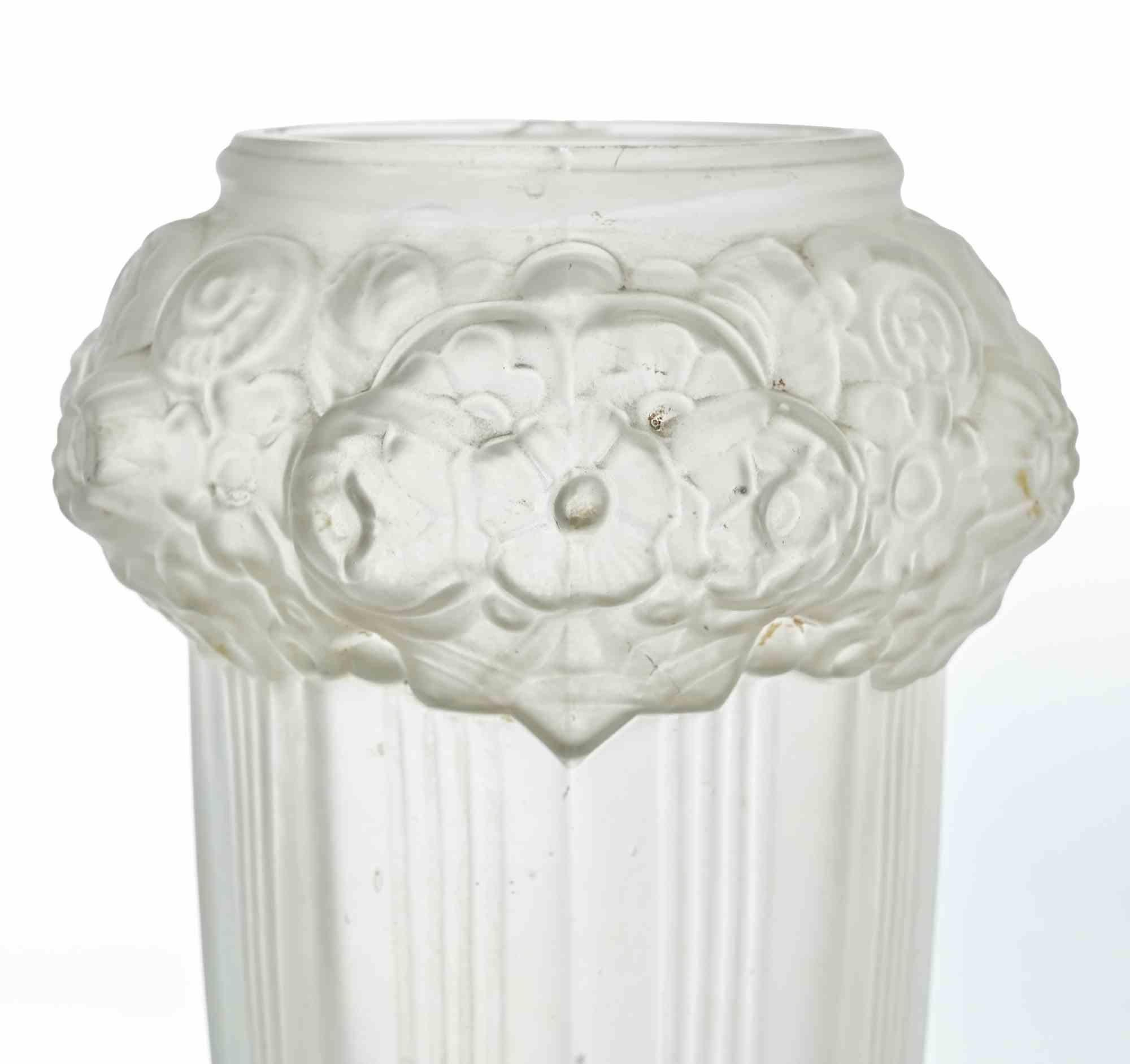 Art Deco Opaline Glass Vase, 1930s In Good Condition For Sale In Roma, IT
