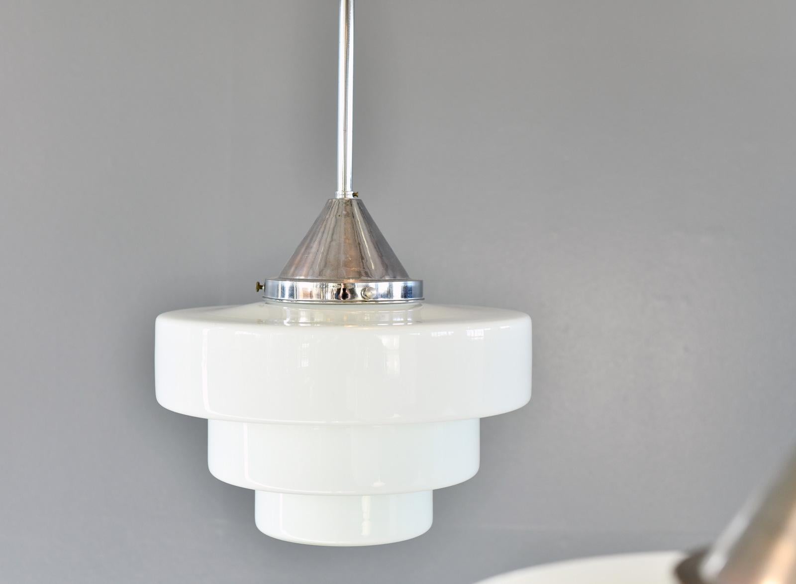 Art Decó Opaline Lights By Edison Circa 1930s mediados del siglo XX en venta