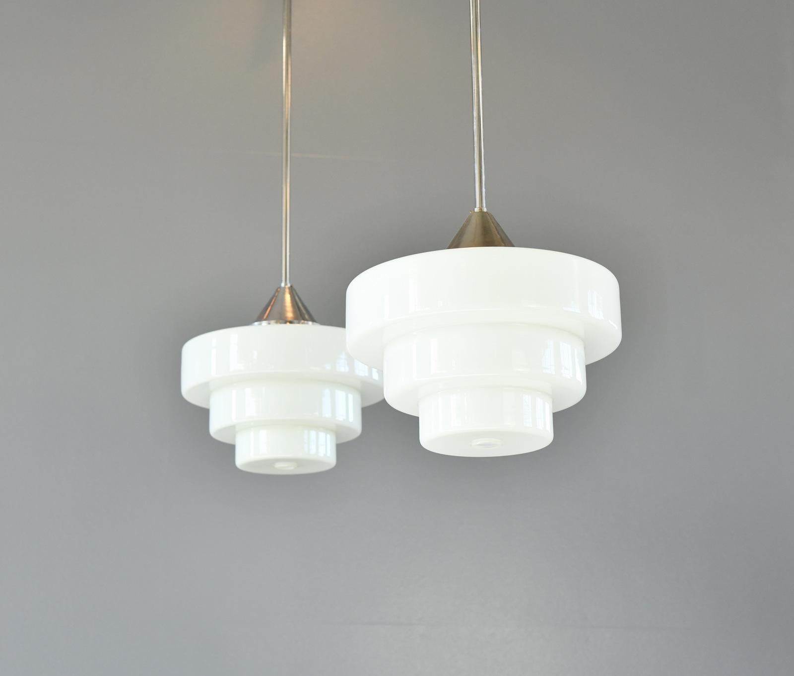 Art Decó Opaline Lights By Edison Circa 1930s Vidrio opalino en venta