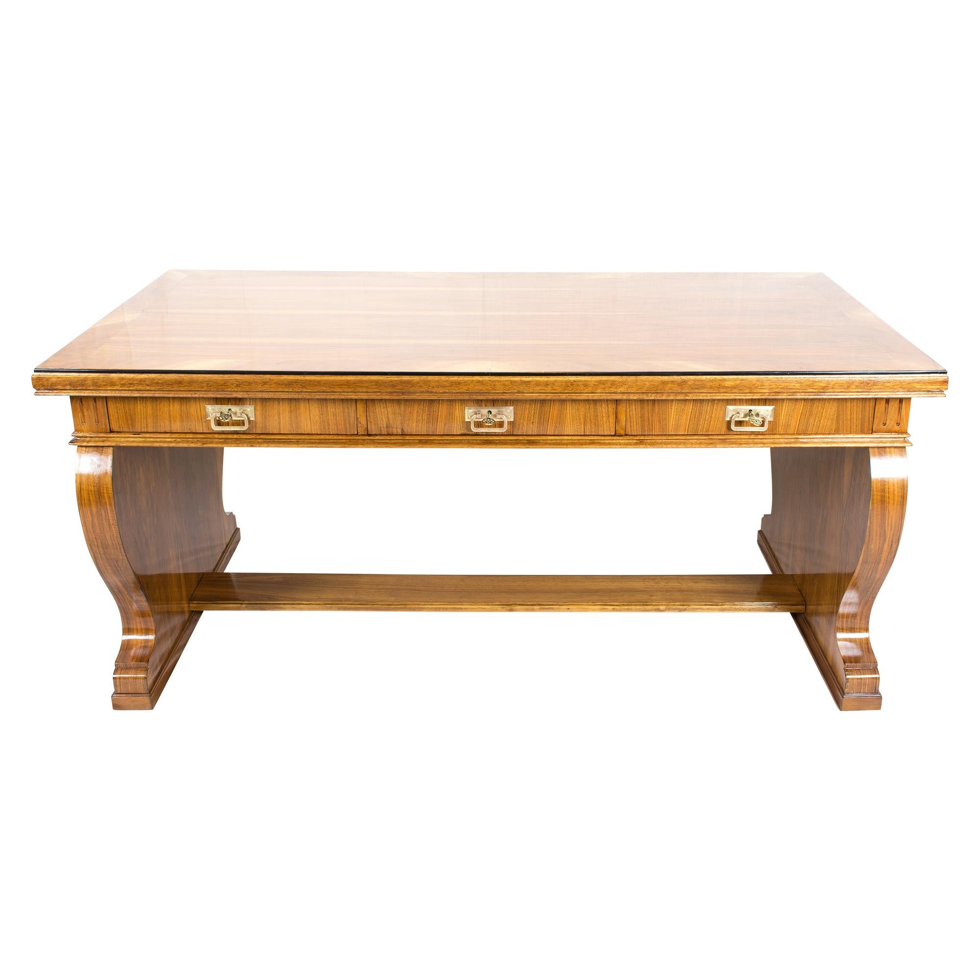 Schreibtisch aus Nussbaumholz im Art déco- oder Art nouveau-Stil im Angebot 3