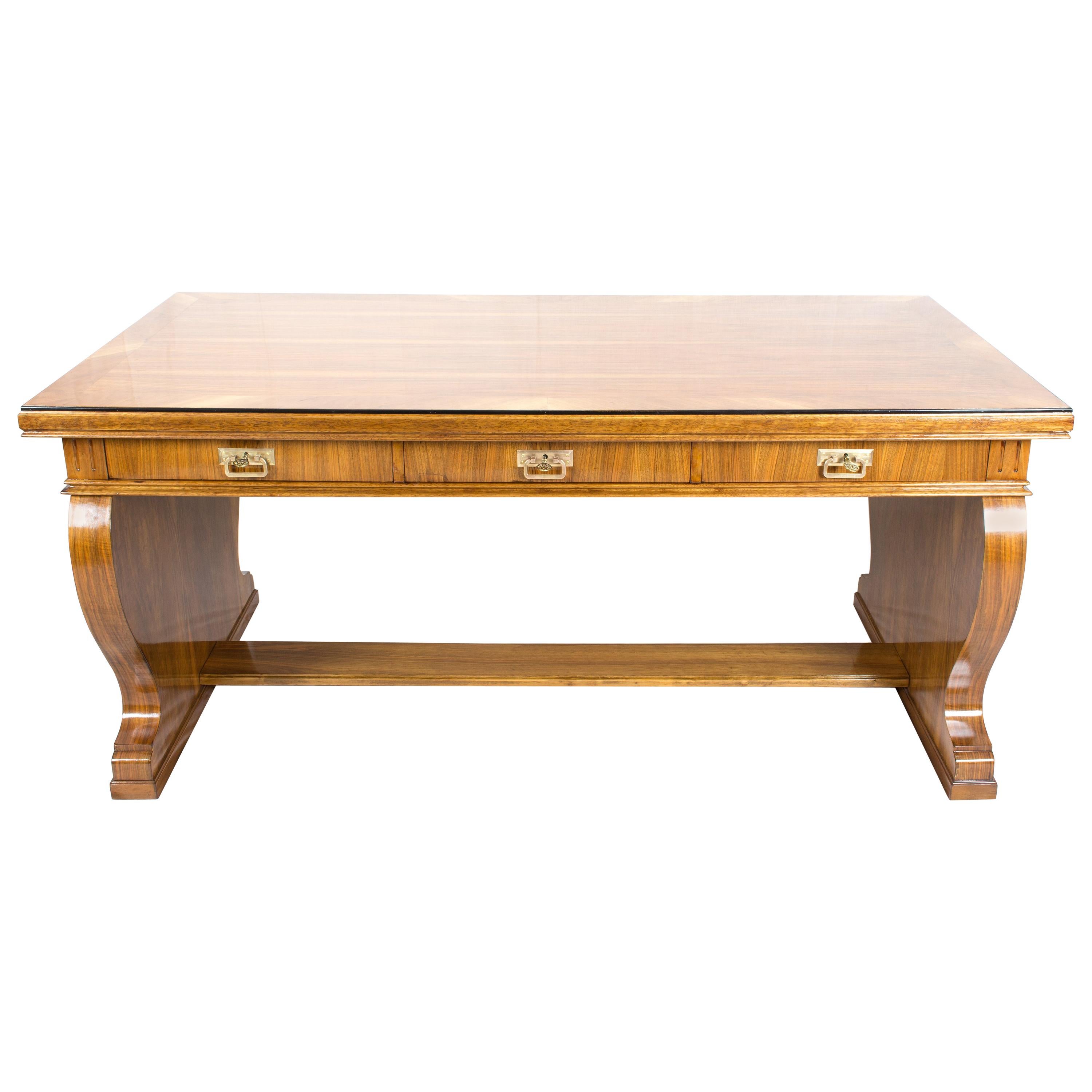 Schreibtisch aus Nussbaumholz im Art déco- oder Art nouveau-Stil