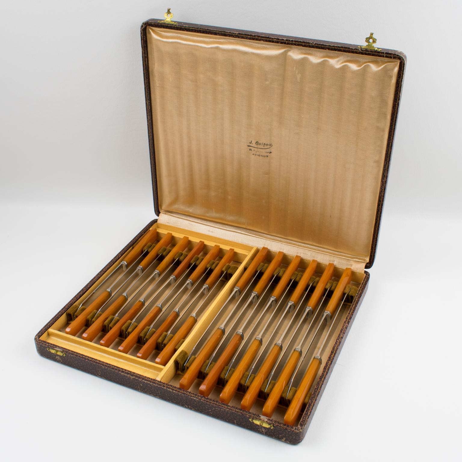 Cuchillos Art Decó de baquelita naranja y acero inoxidable en caja, 24 piezas Francés en venta