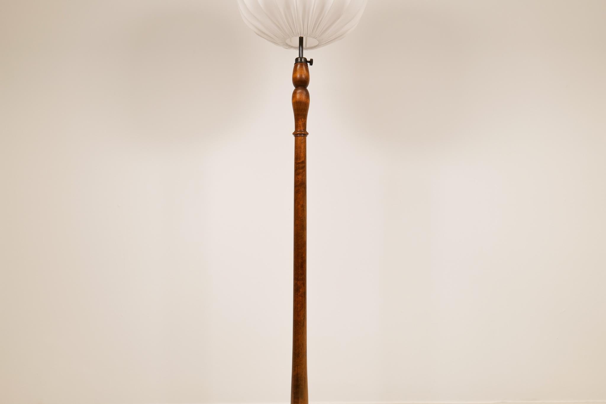 Mid-20th Century Art Deco Organic Floor Lamp in Stained Birch Sweden, 1930s For Sale
