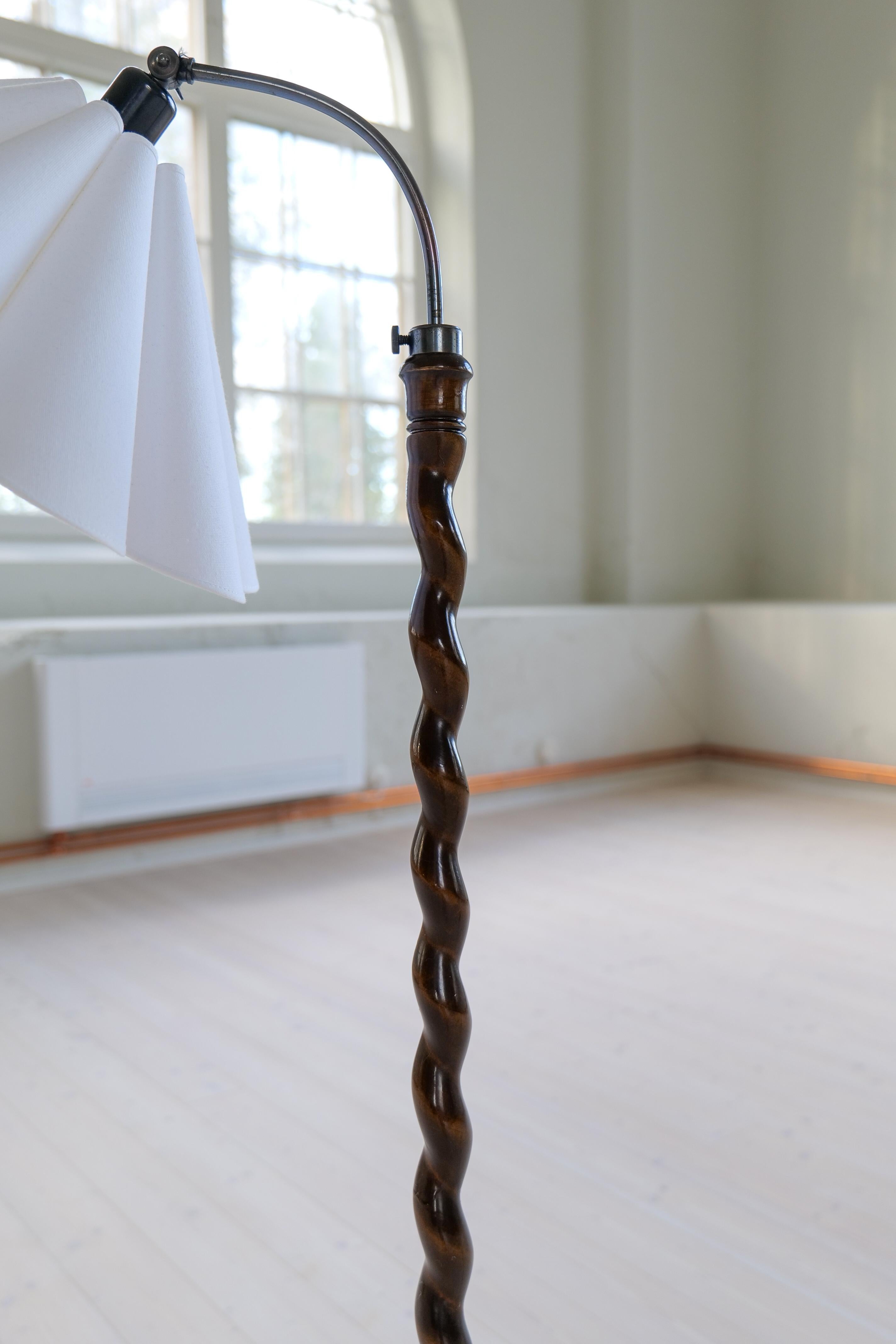 Art Deco Organic Swirl Floor Lamp in Stained Birch Sweden, 1940s For Sale 7