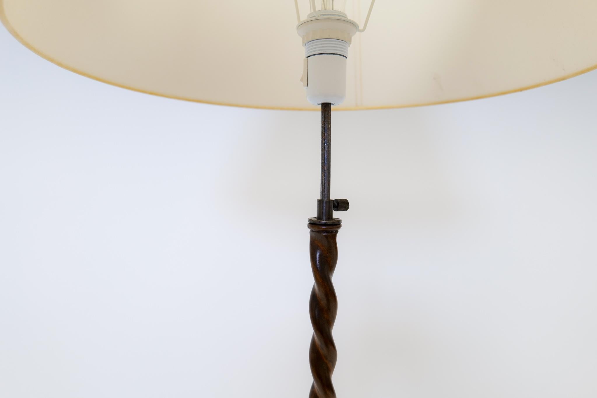 Mid-20th Century Art Deco Organic Swirl Floor Lamp in Stained Birch Sweden, 1940s For Sale