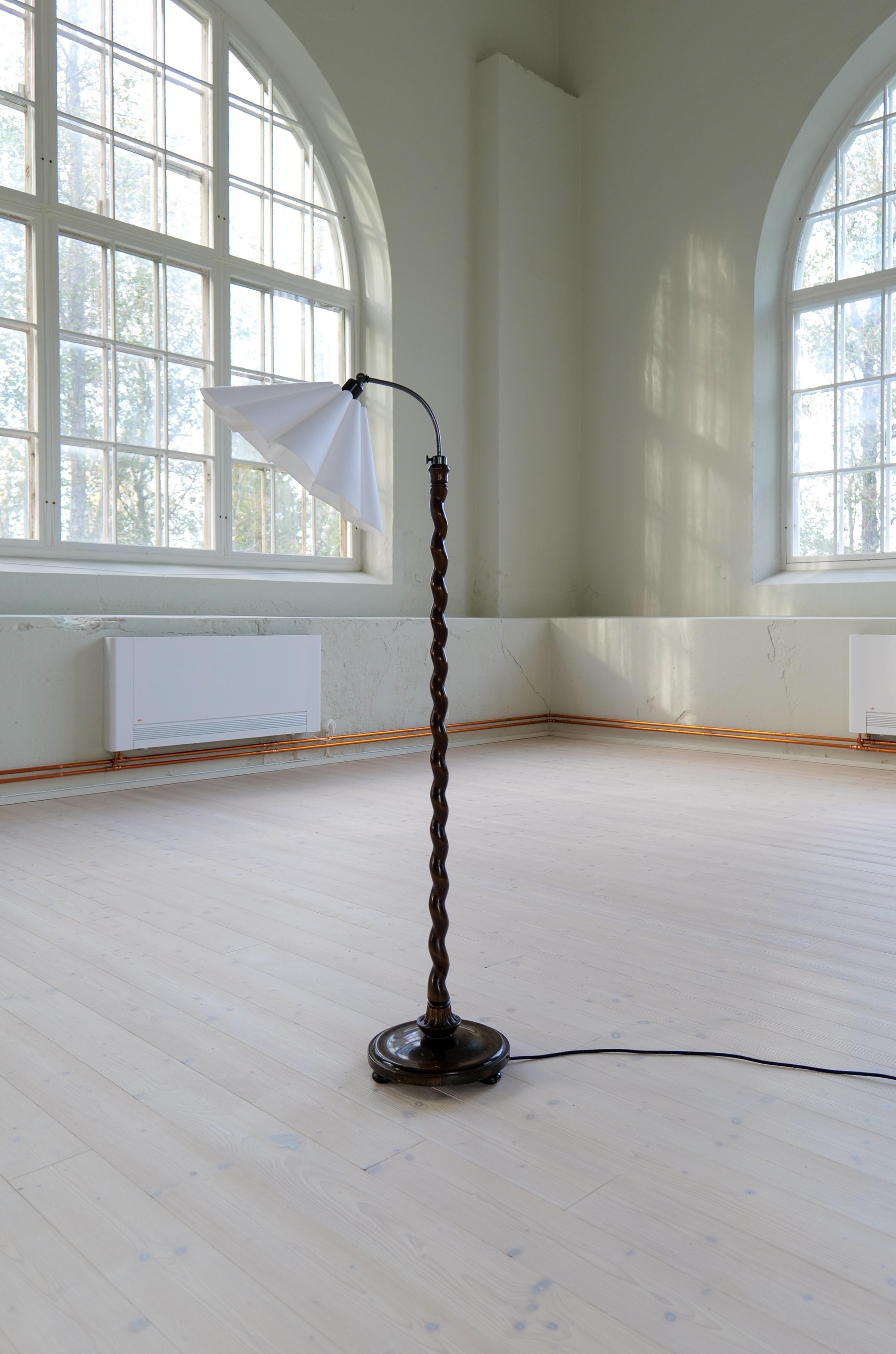 Art Deco Organic Swirl Floor Lamp in Stained Birch Sweden, 1940s For Sale 2
