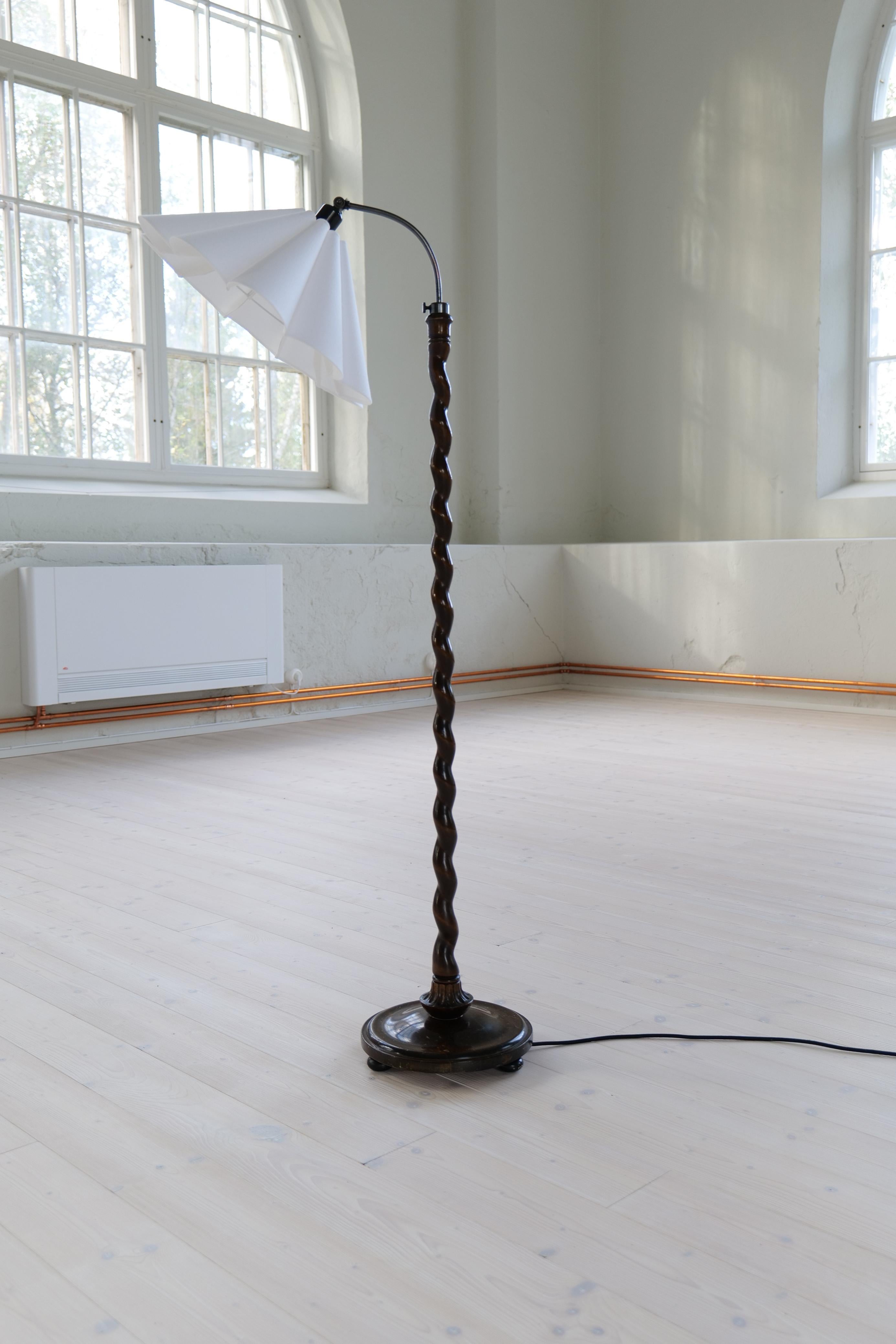 Art Deco Organic Swirl Floor Lamp in Stained Birch Sweden, 1940s For Sale 3