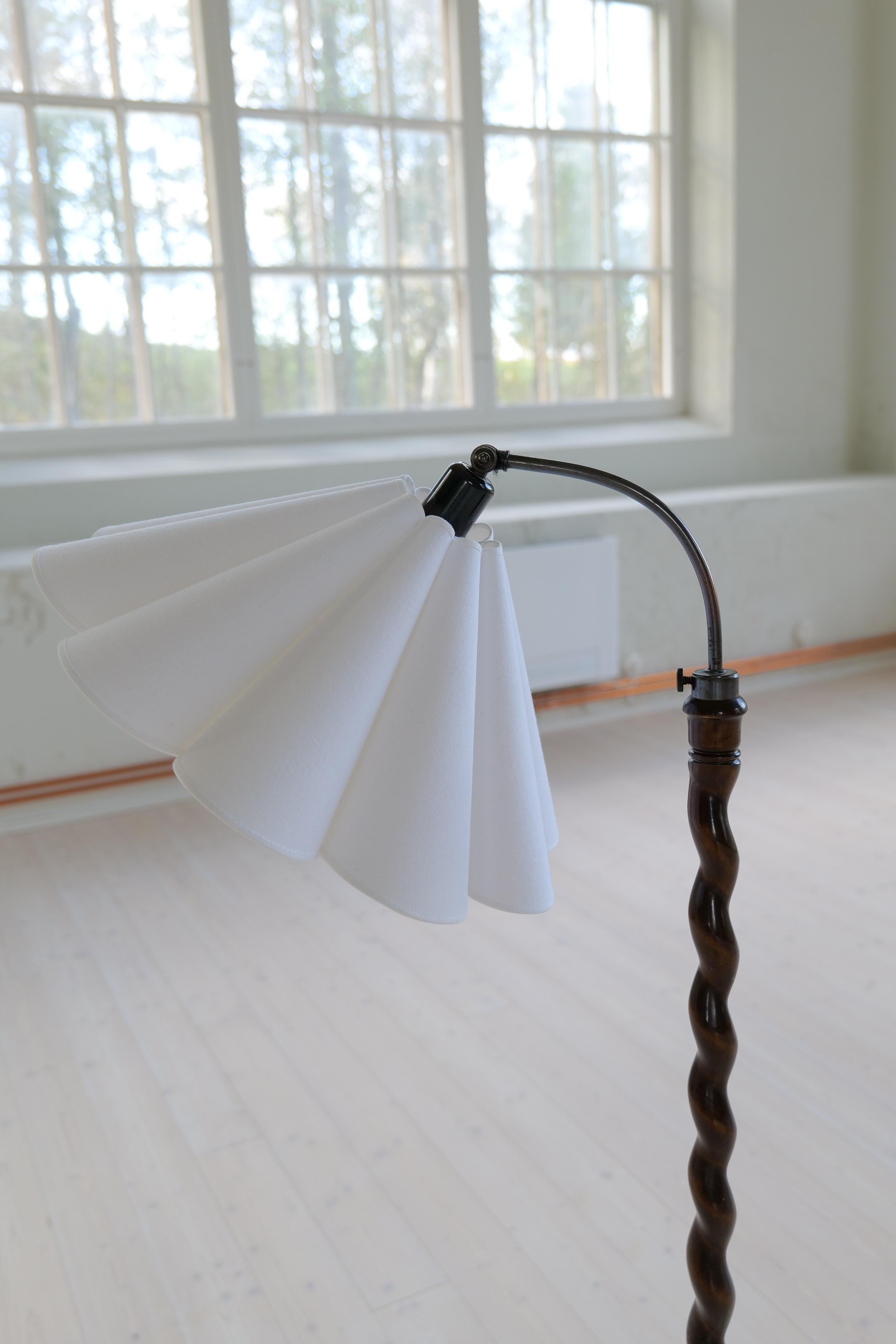 Art Deco Organic Swirl Floor Lamp in Stained Birch Sweden, 1940s For Sale 4