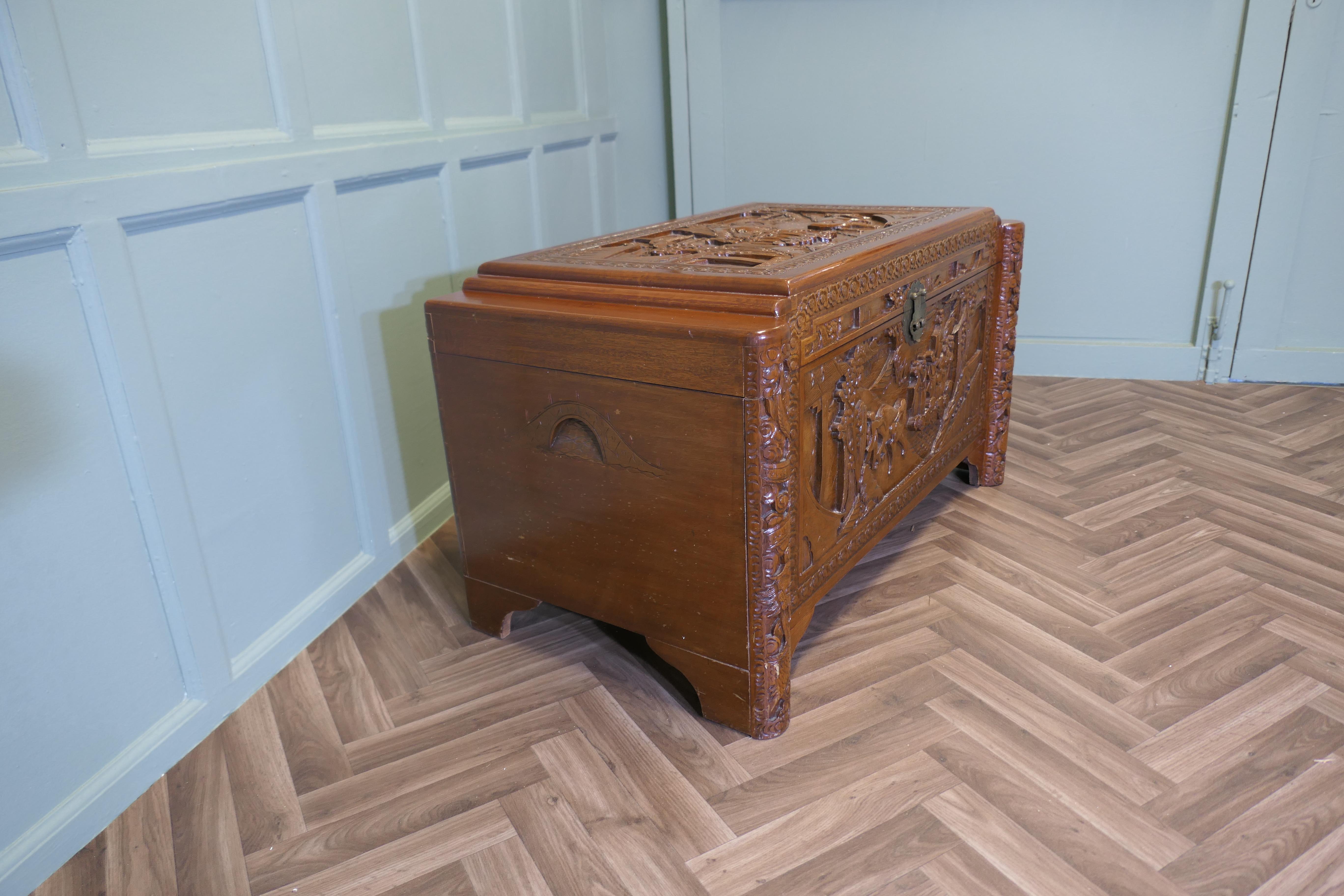 Art Deco Oriental Carved Camphor Wood Chest In Good Condition For Sale In Godshill, Isle of Wight