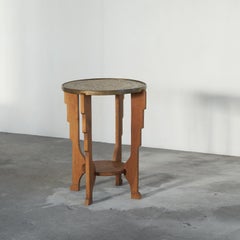 Tavolo Gueridon orientalista Art Deco con piano in ottone sbalzato 1930