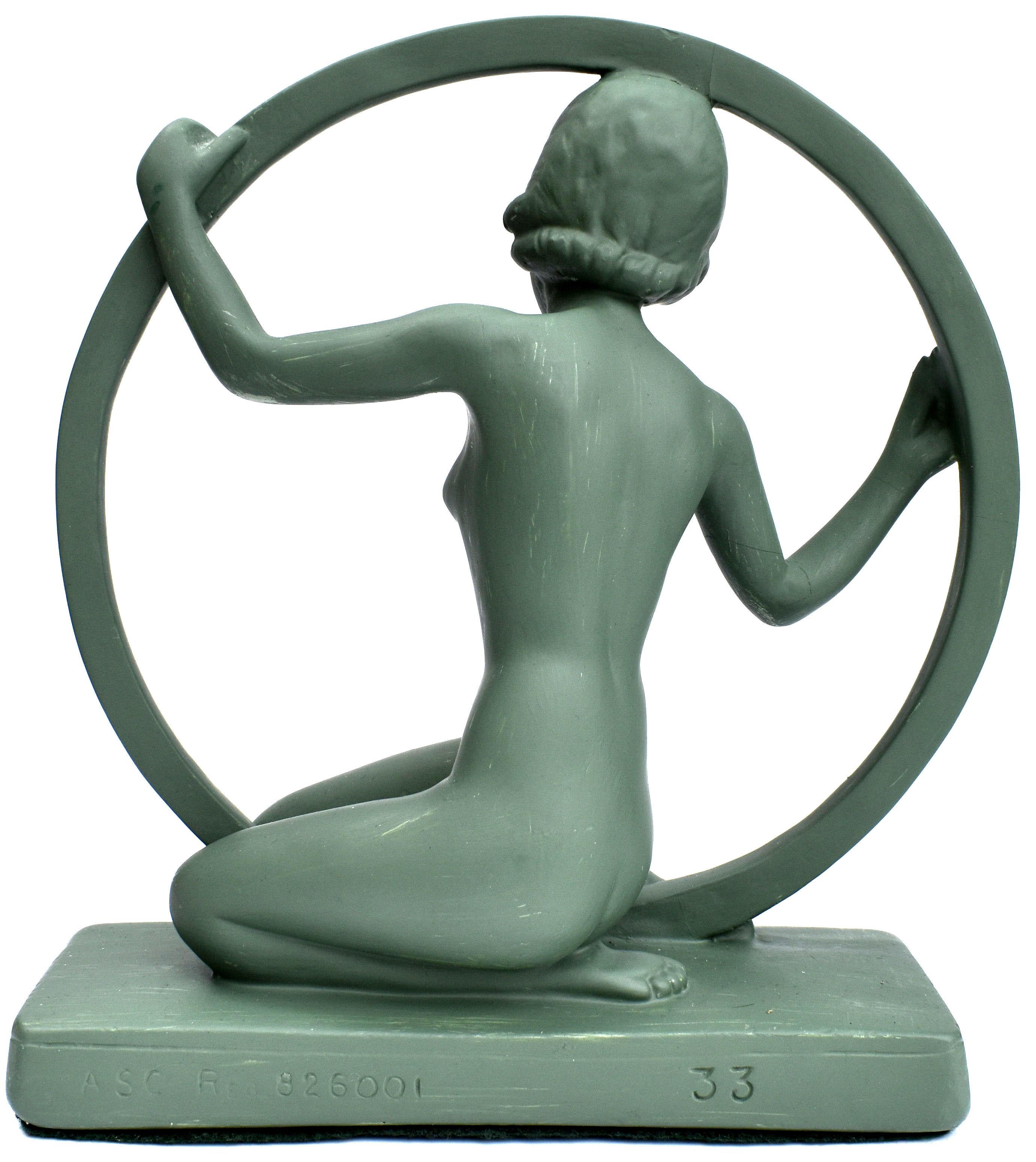 Figure d'origine Art déco des années 1930 « Girl in Hoop », Angleterre Bon état - En vente à Devon, England