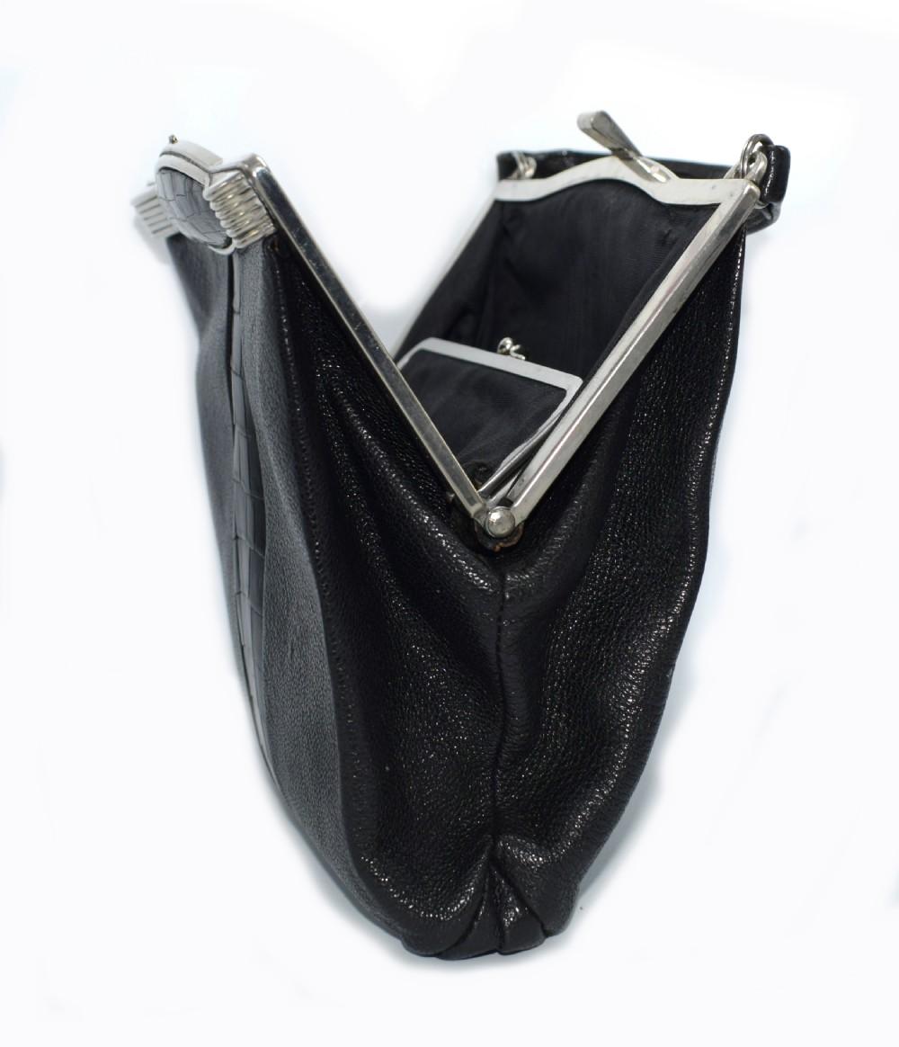 Art Deco Original 1930s Vintage Black Leather and Chrome Ladies Bag In Good Condition For Sale In Devon, England