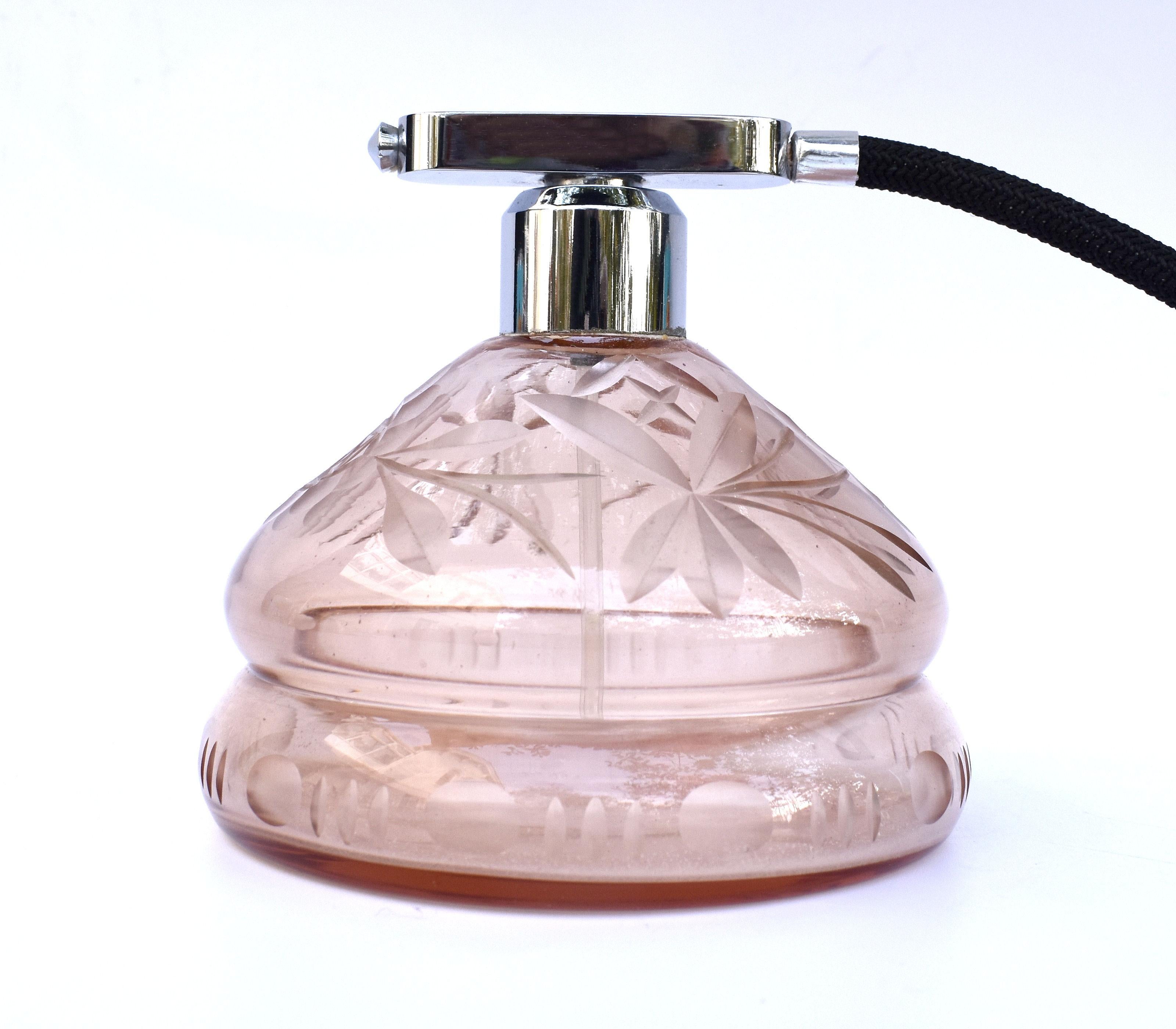 This large cut glass Art Deco perfume atomiser is an absolute delight. 1930's authentic Art Deco with a very desirable overall design in peachy colour and black silk tassel. Glass is in excellent condition with no damage or flaws to report. The