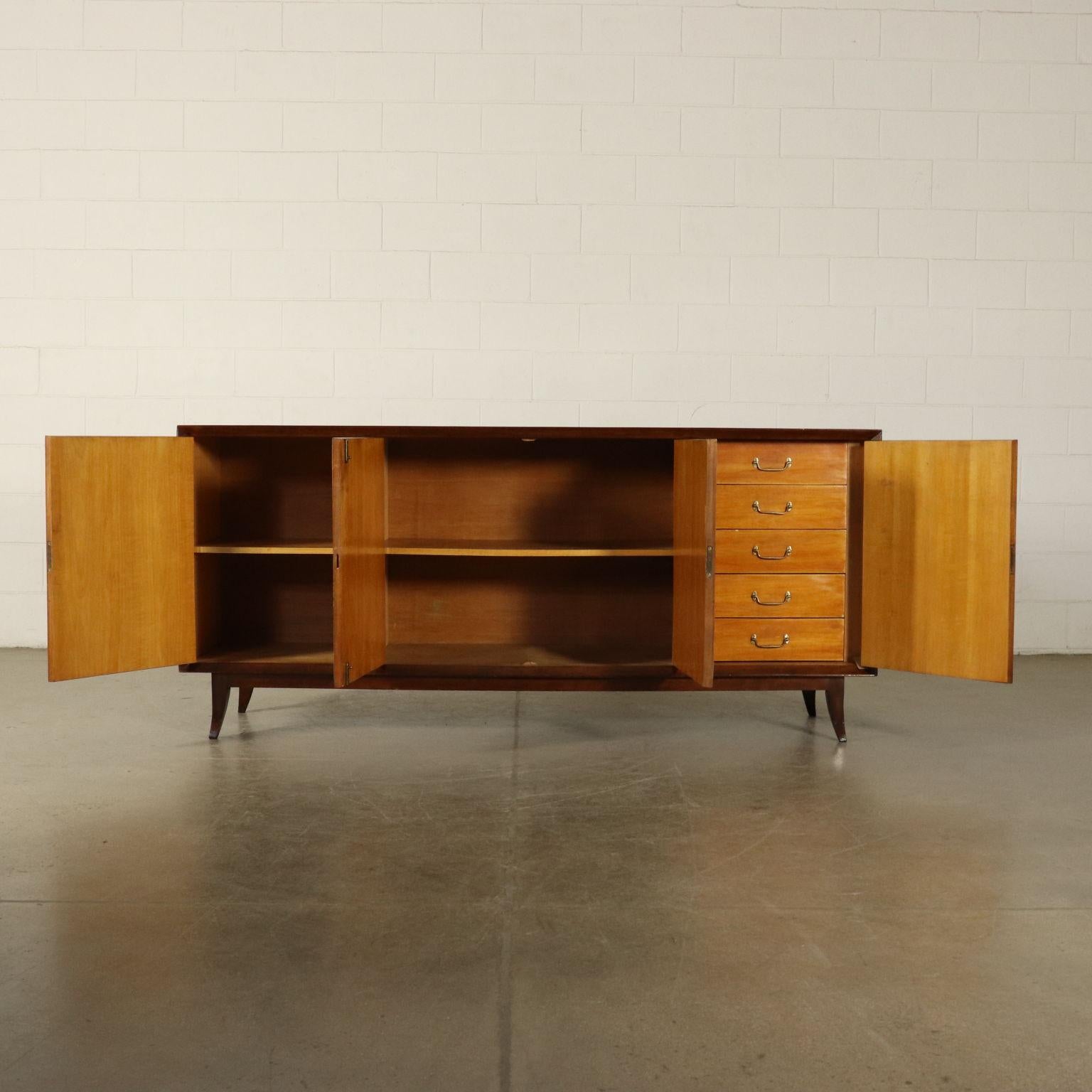 Stunning Art Deco original Italian cabinet in buxus and wood, 1930s. A very astonishing piece. The cabinet is in excellent condition. 