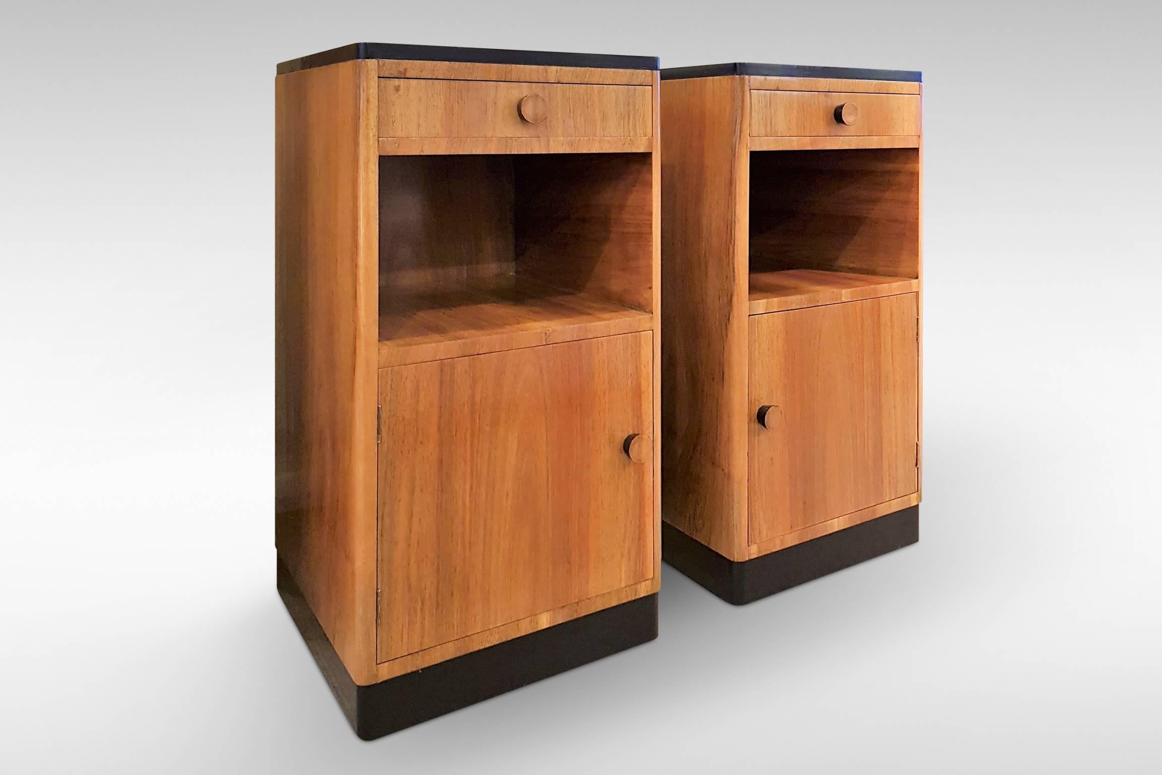 British Art Deco Original Pair of Bedside Cabinets in Figured Walnut Veneers