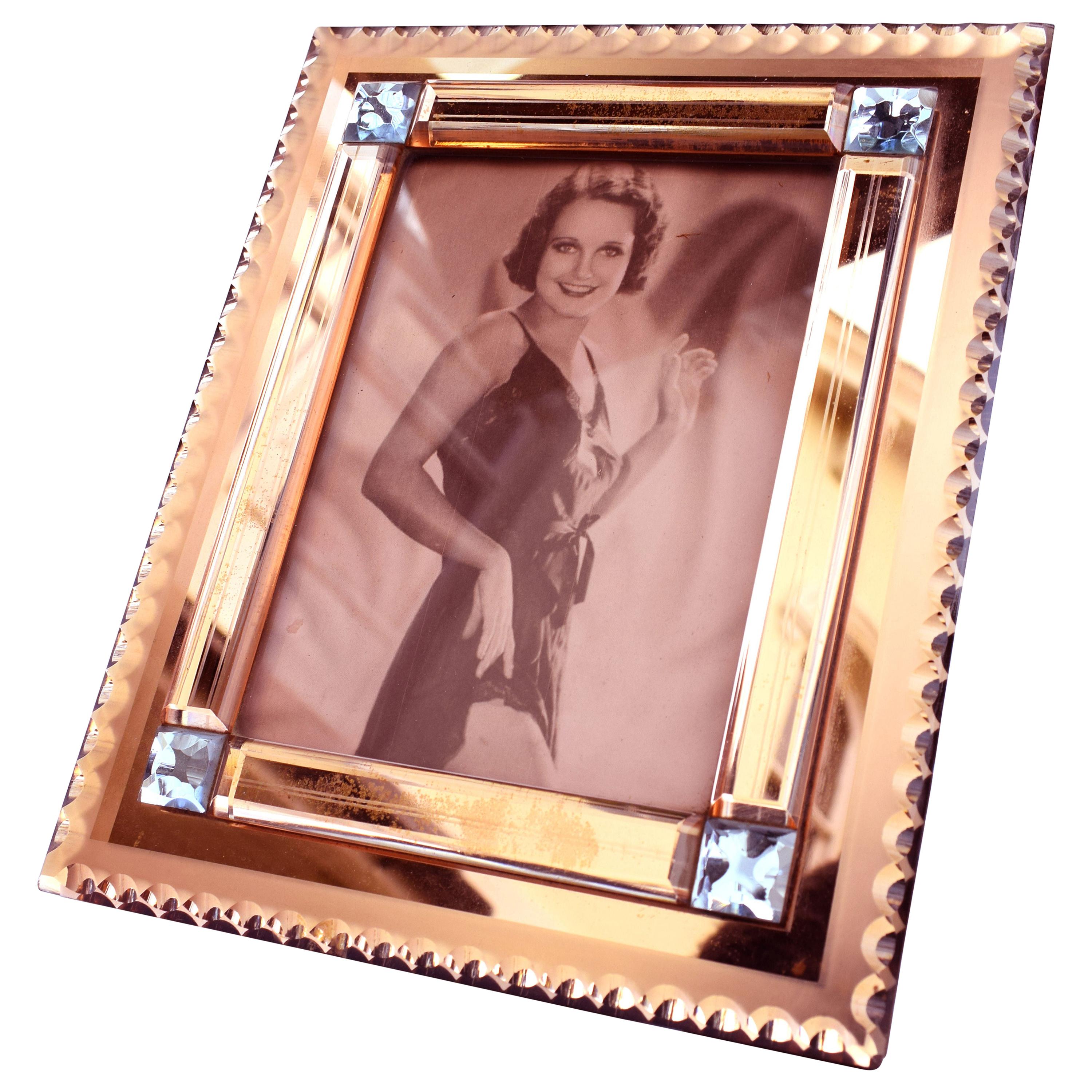 Cadre photo en verre biseauté Art Déco original couleur pêche avec miroir, vers 1930 en vente