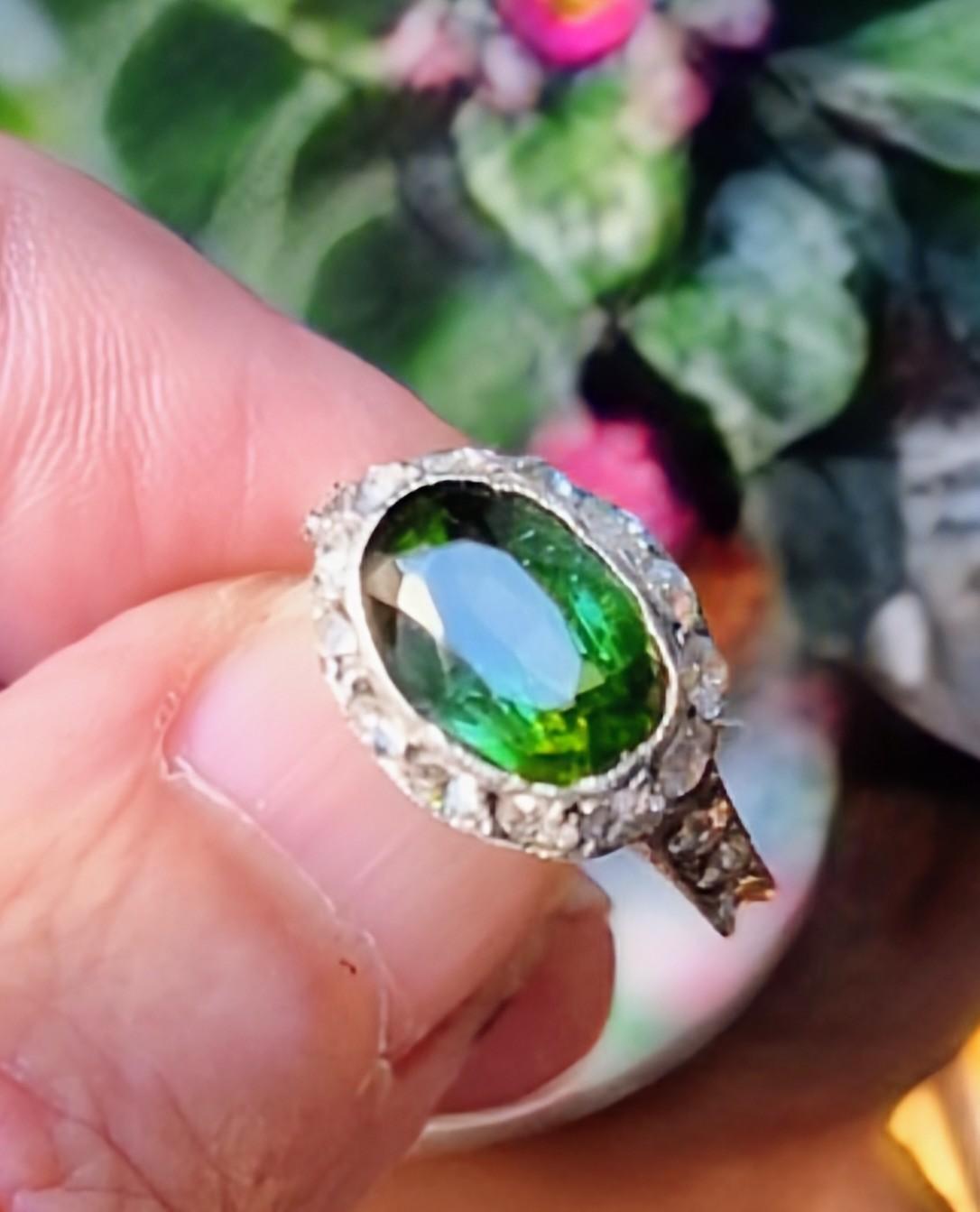 Anello originale Artful Green in platino con tormalina e diamanti, ca. 1920 in vendita 4
