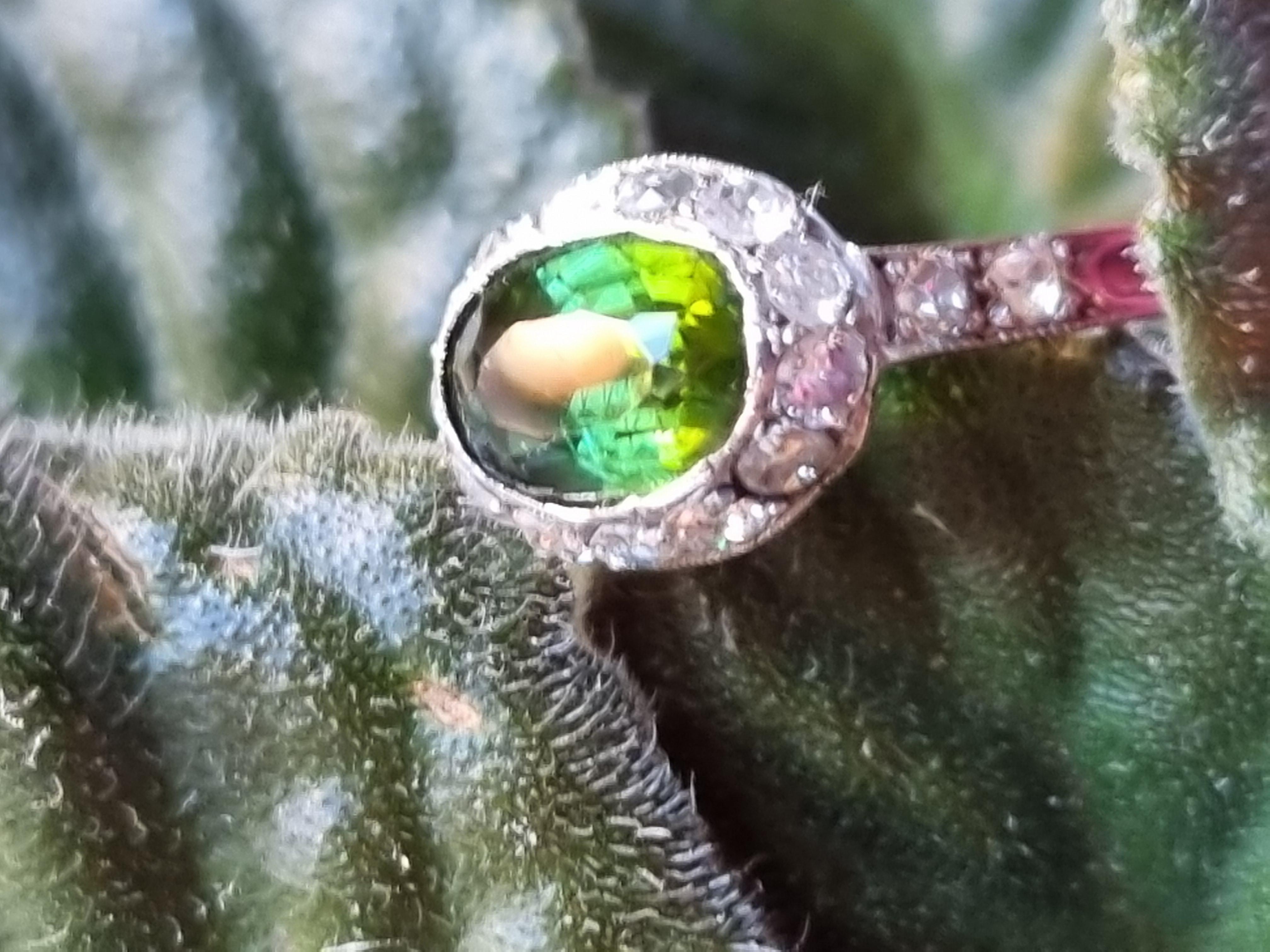 Anello originale Artful Green in platino con tormalina e diamanti, ca. 1920 in vendita 5