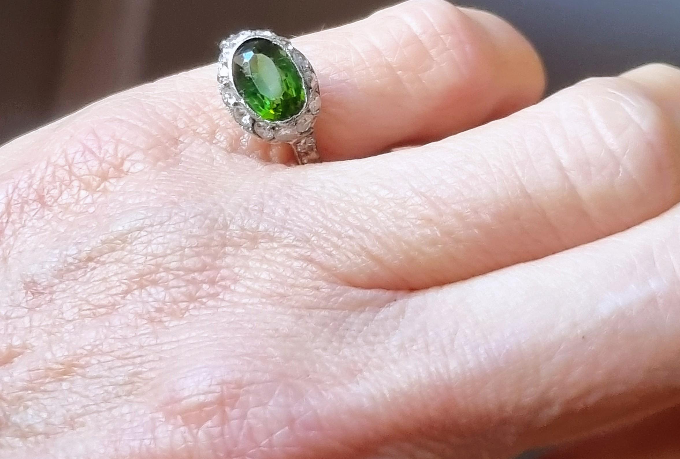 Anello originale Artful Green in platino con tormalina e diamanti, ca. 1920 in vendita 6