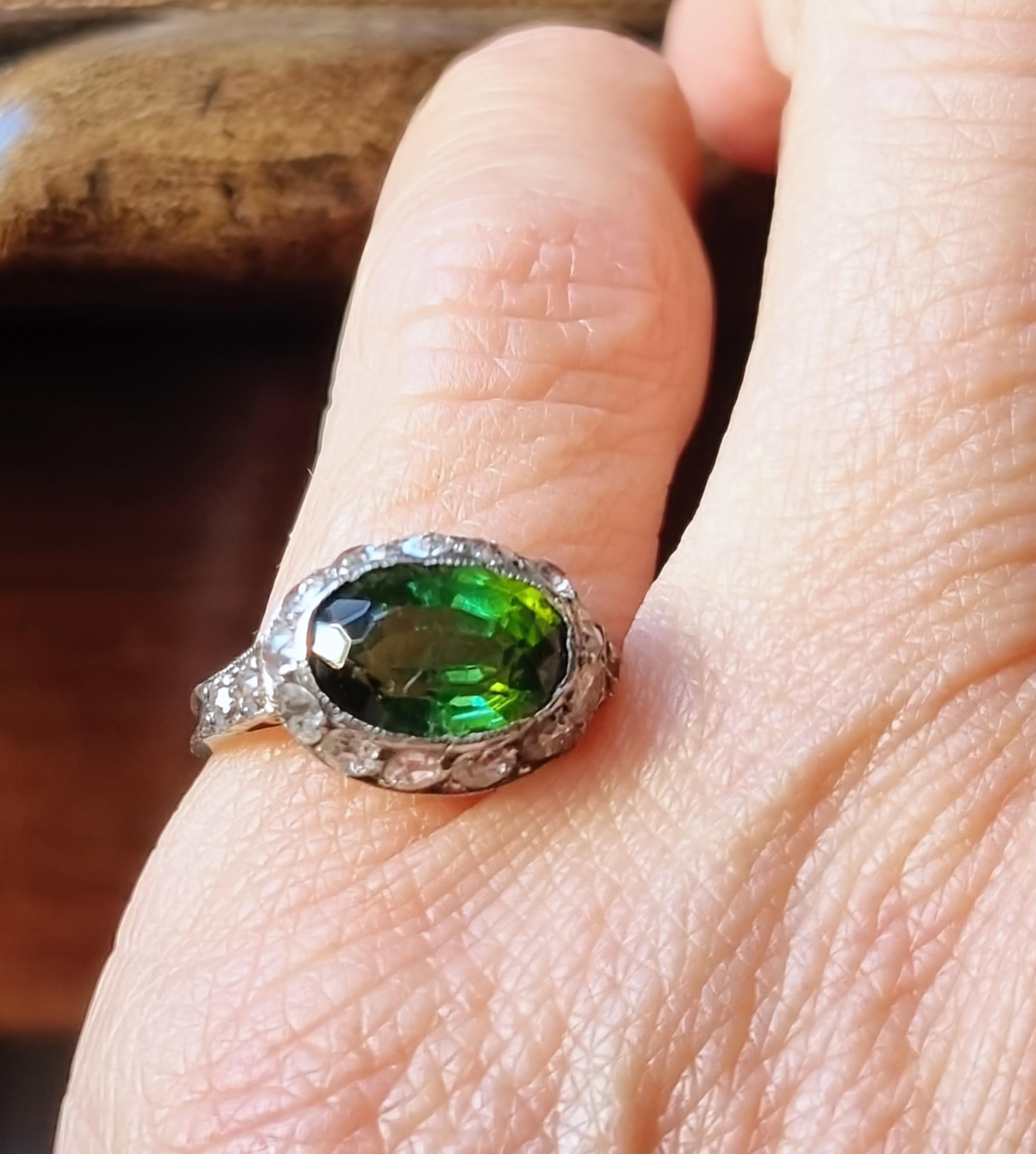 Anello originale Artful Green in platino con tormalina e diamanti, ca. 1920 in vendita 7