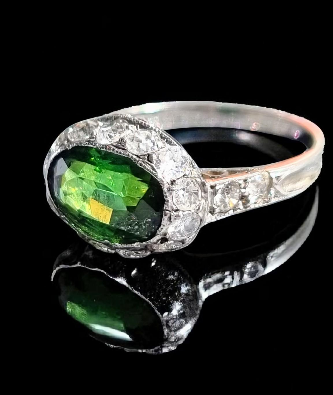 Anello originale Artful Green in platino con tormalina e diamanti, ca. 1920 In condizioni buone in vendita a OVIEDO, AS