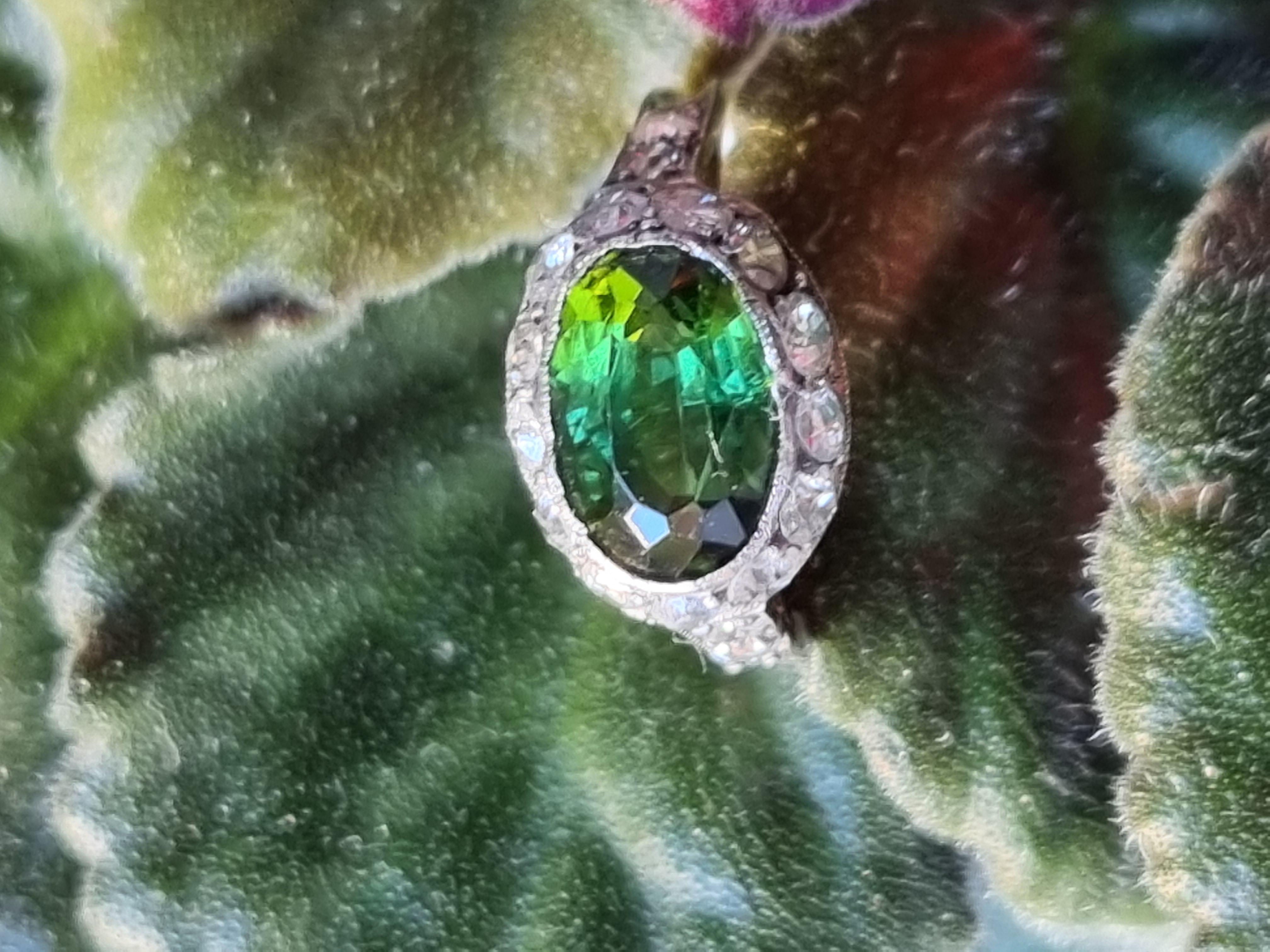 Anello originale Artful Green in platino con tormalina e diamanti, ca. 1920 in vendita 1