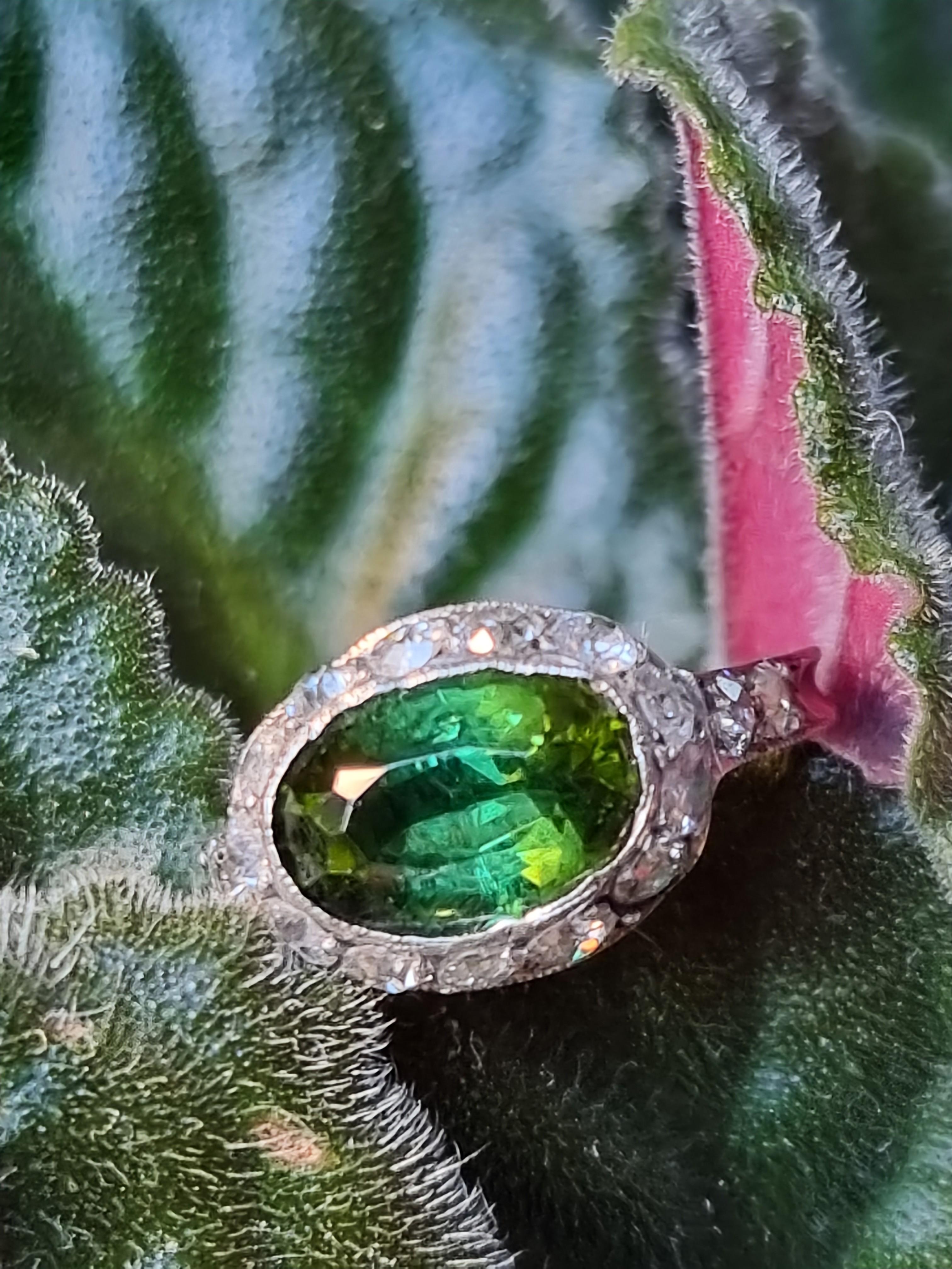Anello originale Artful Green in platino con tormalina e diamanti, ca. 1920 in vendita 3