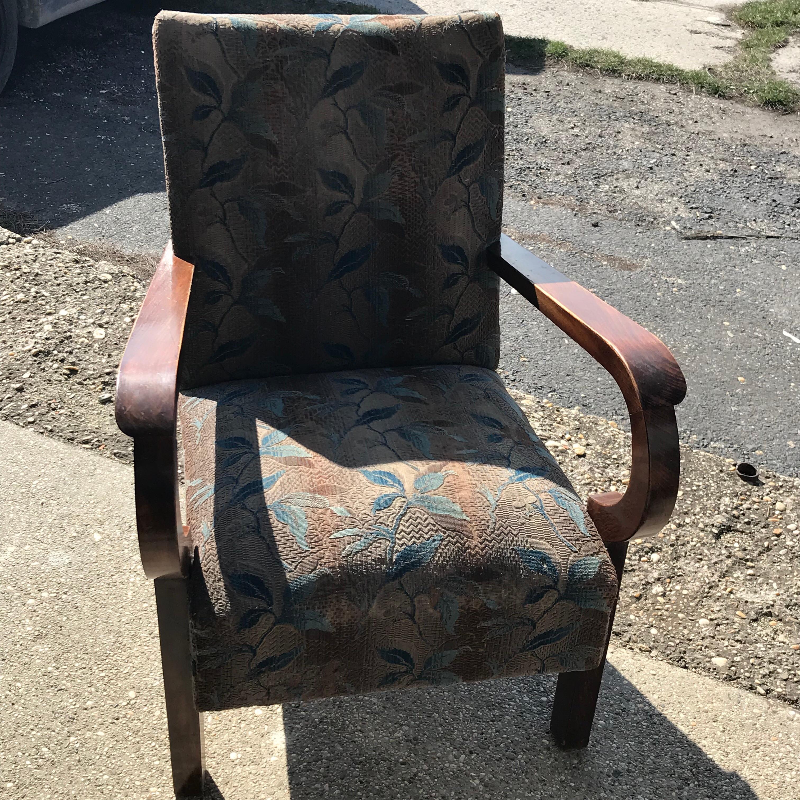 Art Deco chairs is from Budapest /2 st
Is made from solid walnut. Original good condition.
Original fabric.