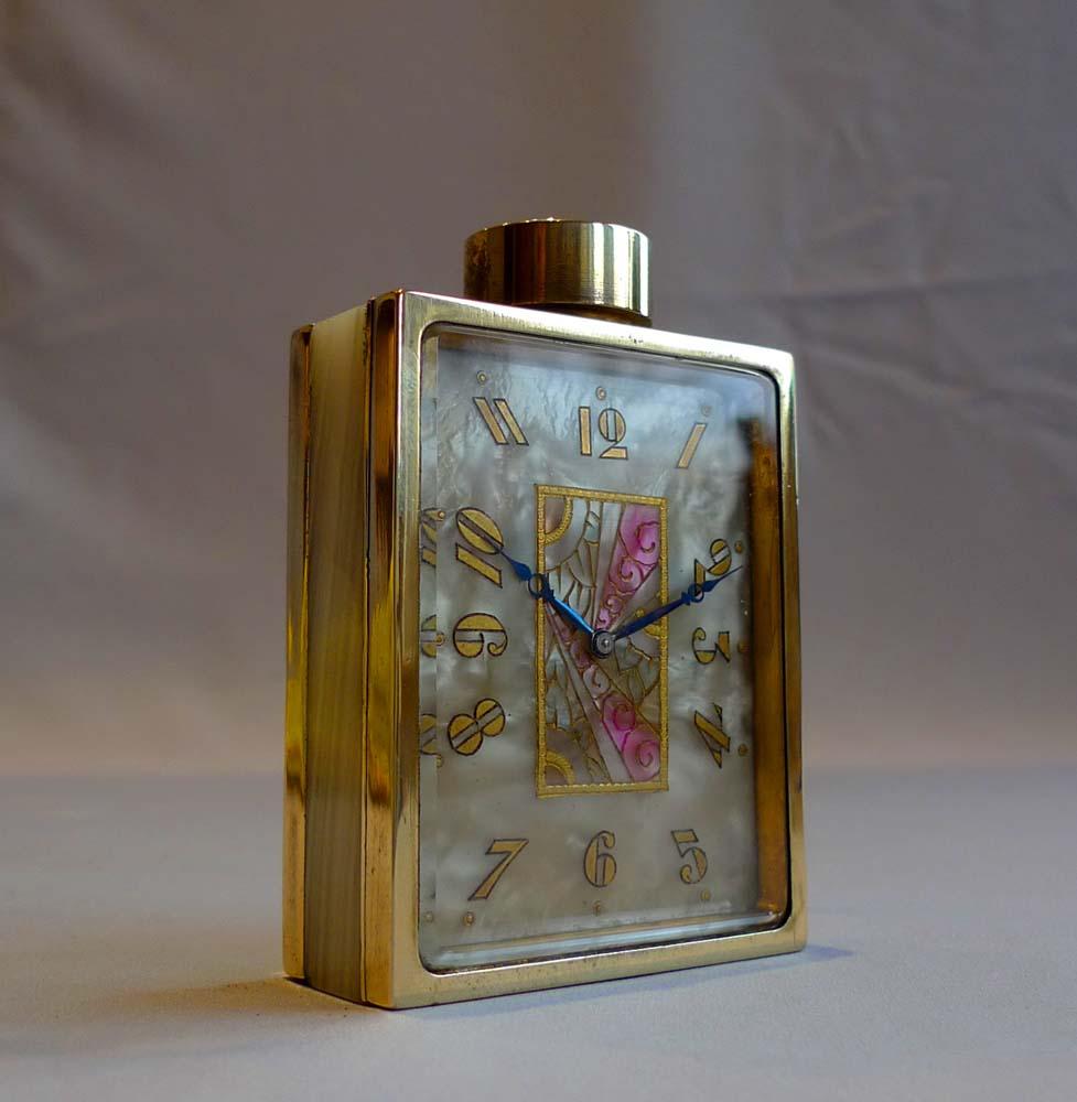 Art Deco Ormolu und Onyx Boudoire Uhr in der Form einer Parfümflasche (Schweizerisch) im Angebot
