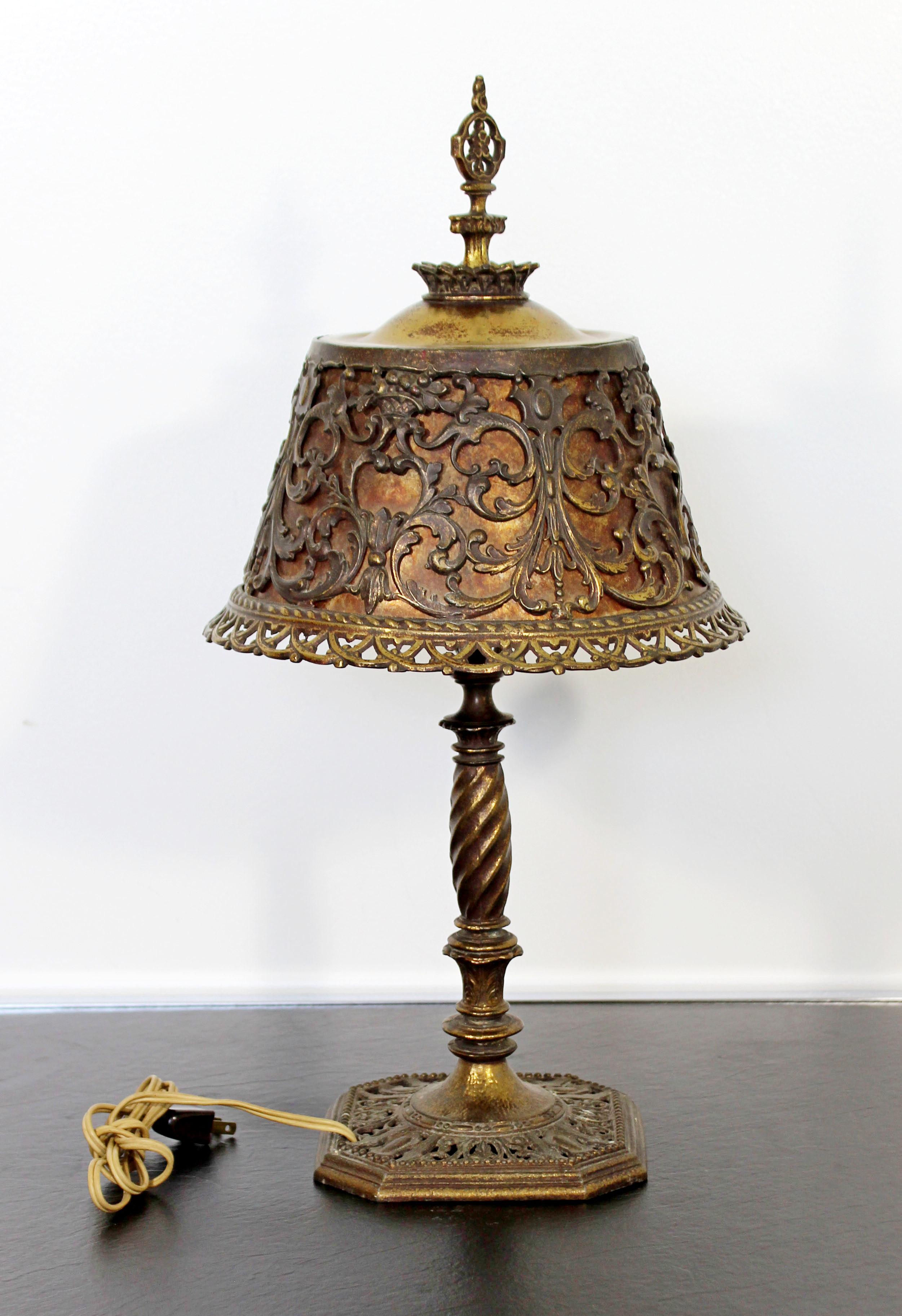 Early 20th Century Art Deco Oscar Bach Small Bronze & Amber Glass Ornate Detailed Table Lamp, 1920s