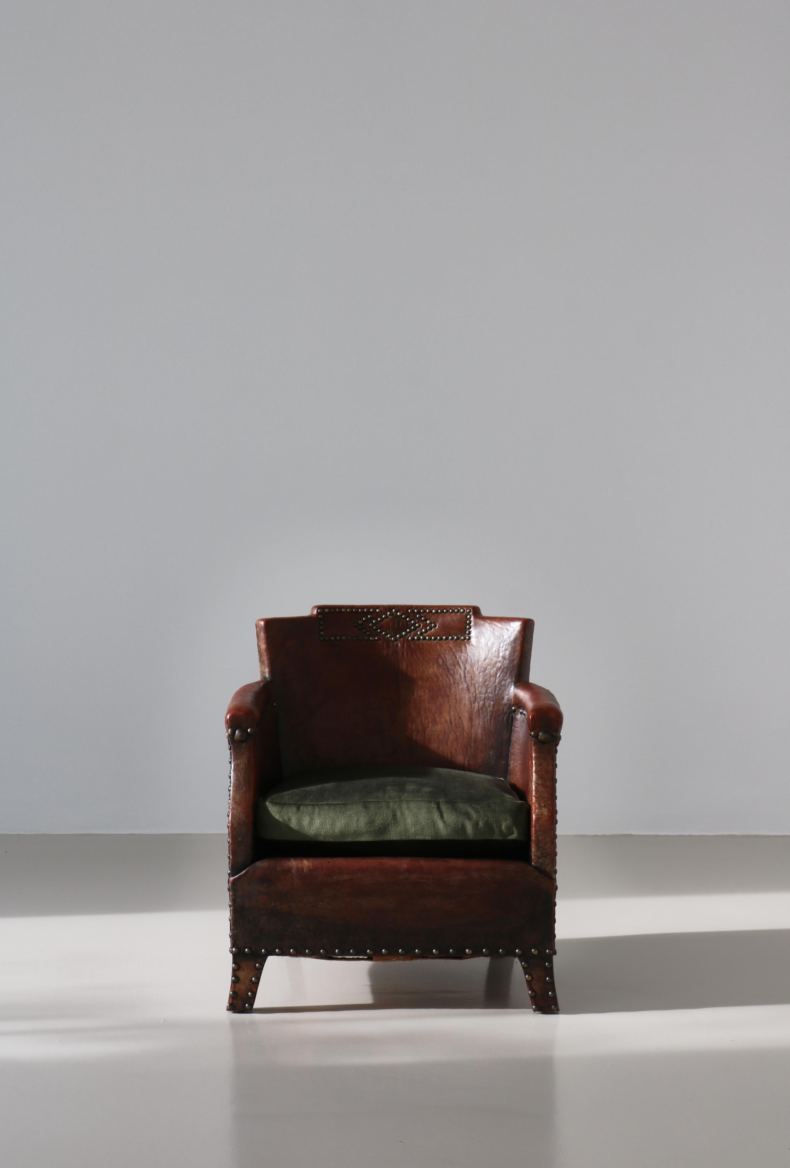 Stunning Swedish Grace lounge chair in original upholstery by architect Otto Schulz. The original buffalo leather has the most amazing patina making this a very unique piece. This small club chair is very much art deco with exemplary proportions.