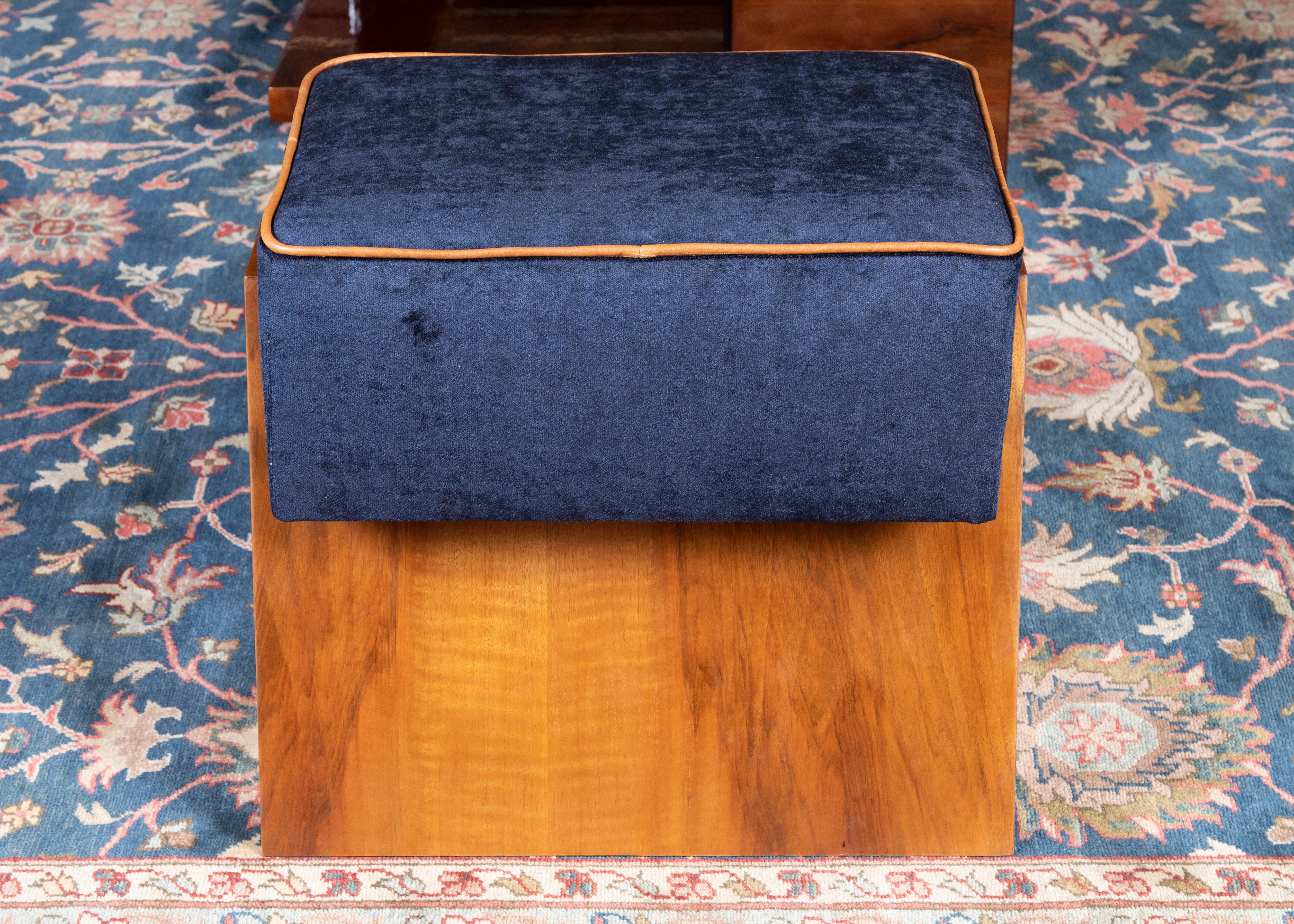  Art Deco ottoman in
 Beech wood

 Each ottoman is made out of walnut wood. Newly re-upholstered in a blue fabric. Edges of the top have leather trimming,


 France, c. 1930s

Measures: 21” W x 13” D x 19” H.
  