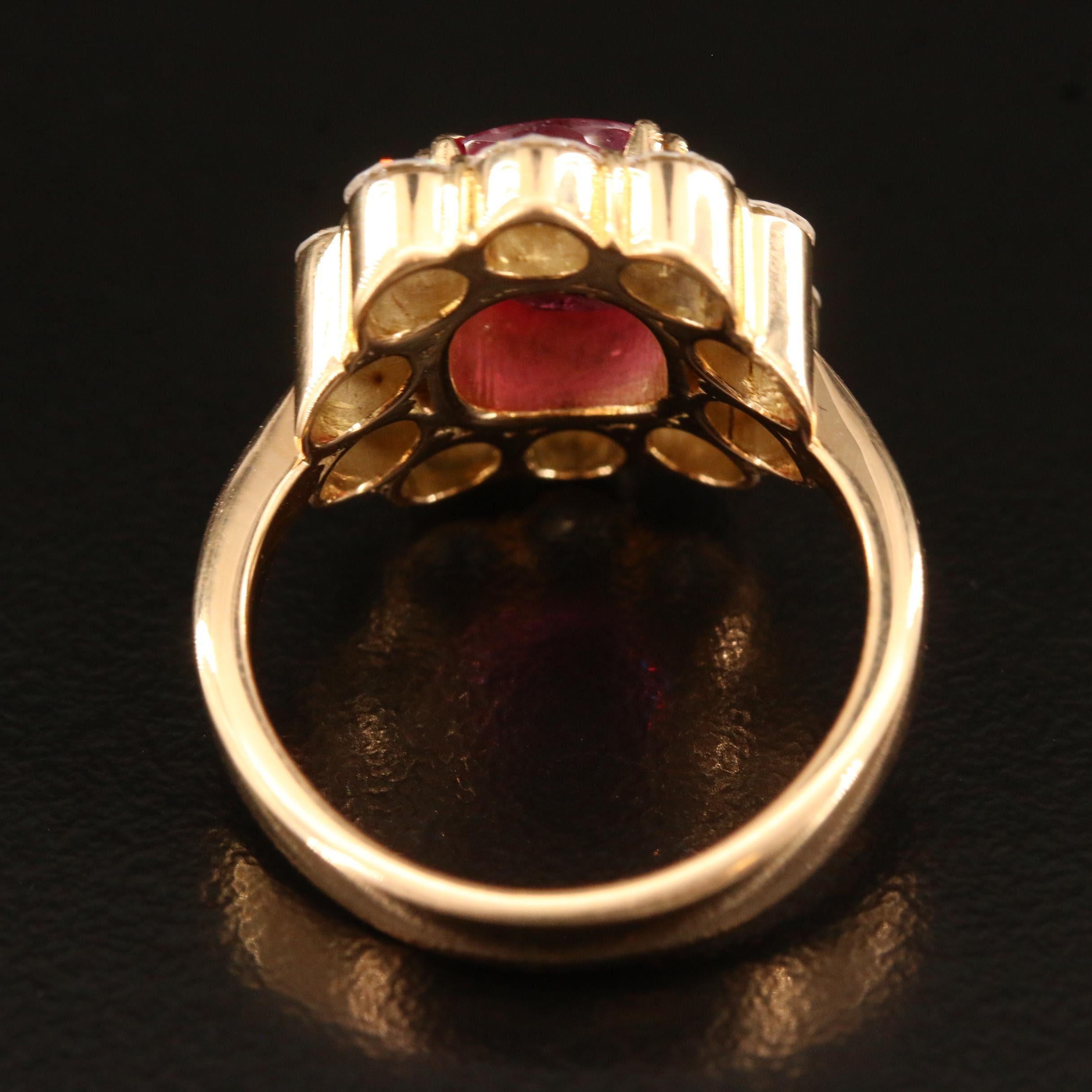 Im Angebot: Antiker 2,7 Karat zertifizierter natürlicher Rubin und Diamant Verlobungsring in 18K Gold () 2
