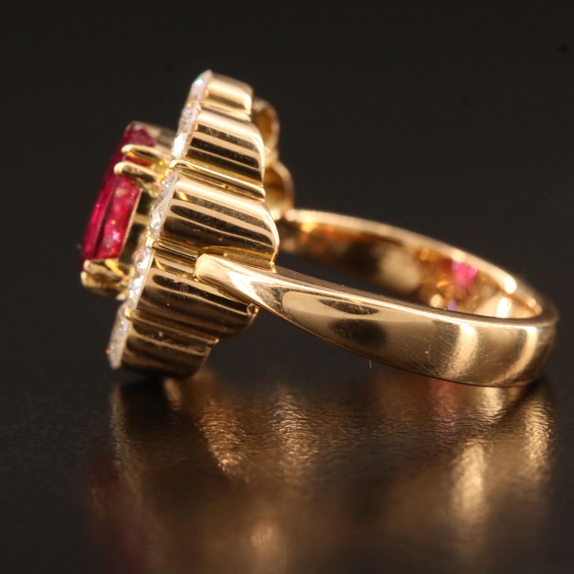 Im Angebot: Antiker 2,7 Karat zertifizierter natürlicher Rubin und Diamant Verlobungsring in 18K Gold () 3