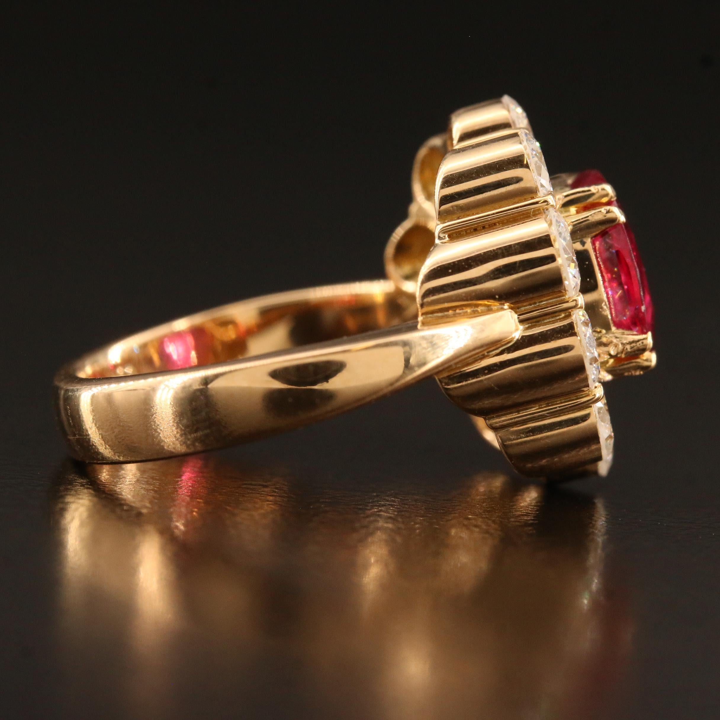 Im Angebot: Antiker 2,7 Karat zertifizierter natürlicher Rubin und Diamant Verlobungsring in 18K Gold () 4