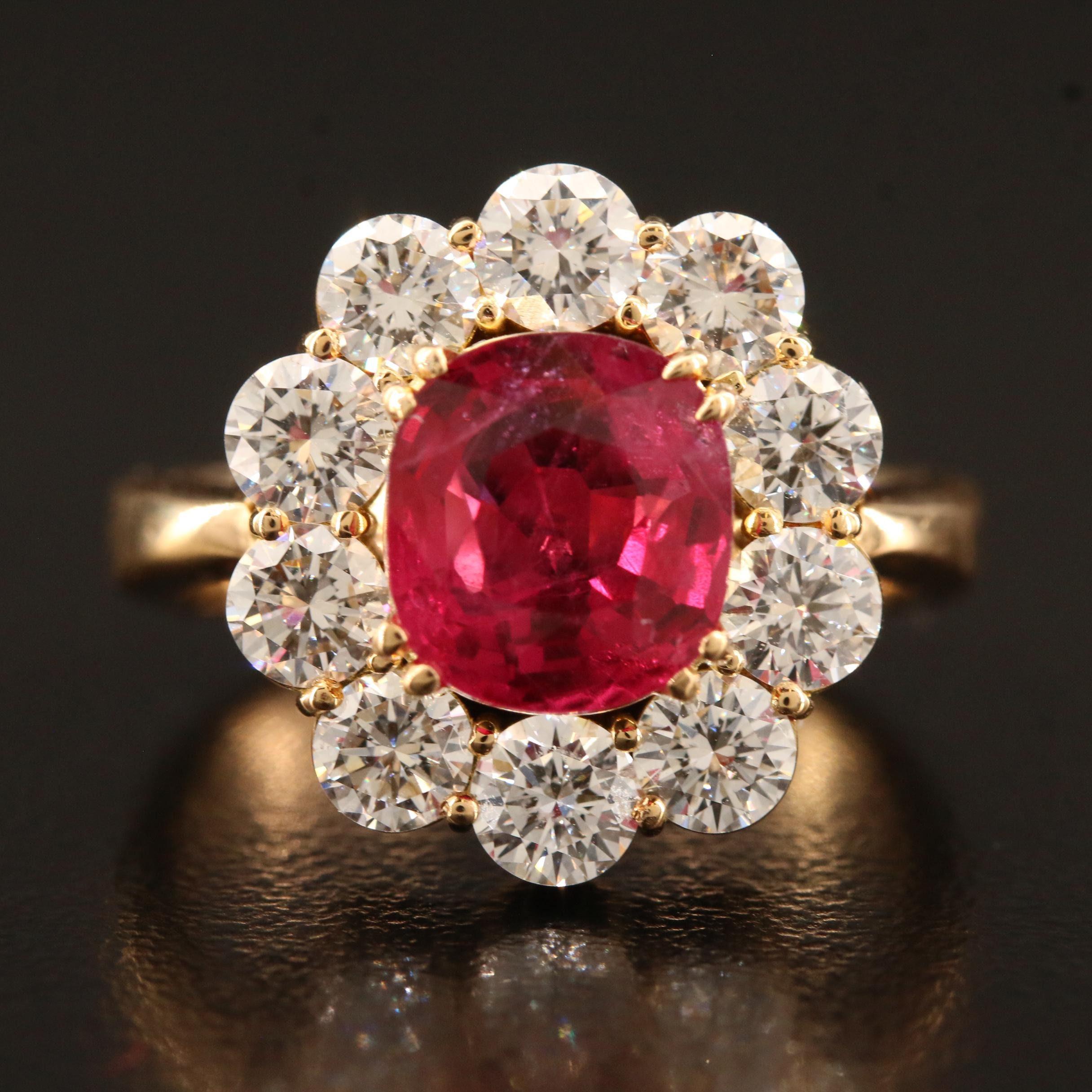 Im Angebot: Antiker 2,7 Karat zertifizierter natürlicher Rubin und Diamant Verlobungsring in 18K Gold () 5